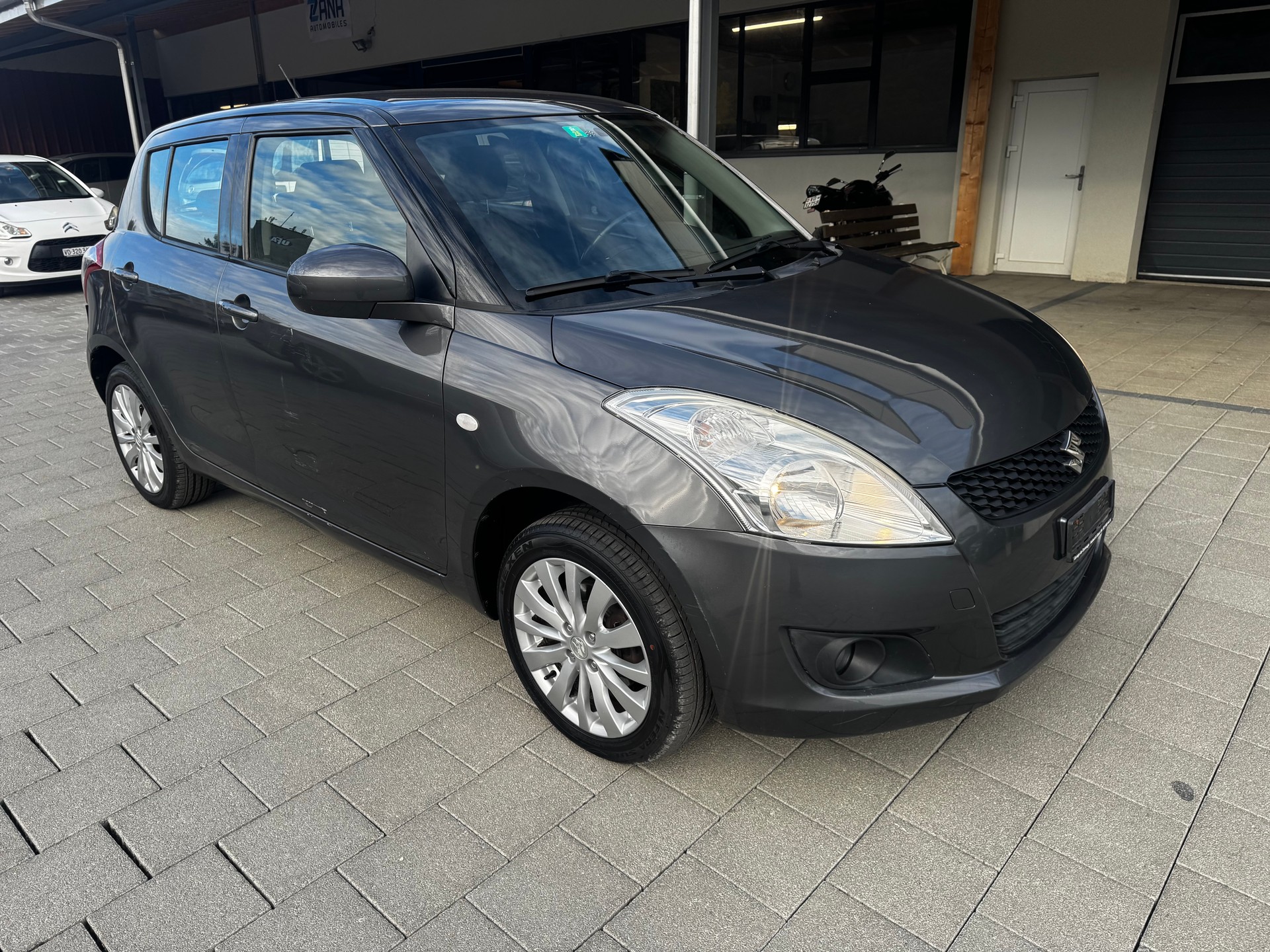 SUZUKI Swift 1.2i 16V GL Top 4x4-image-2