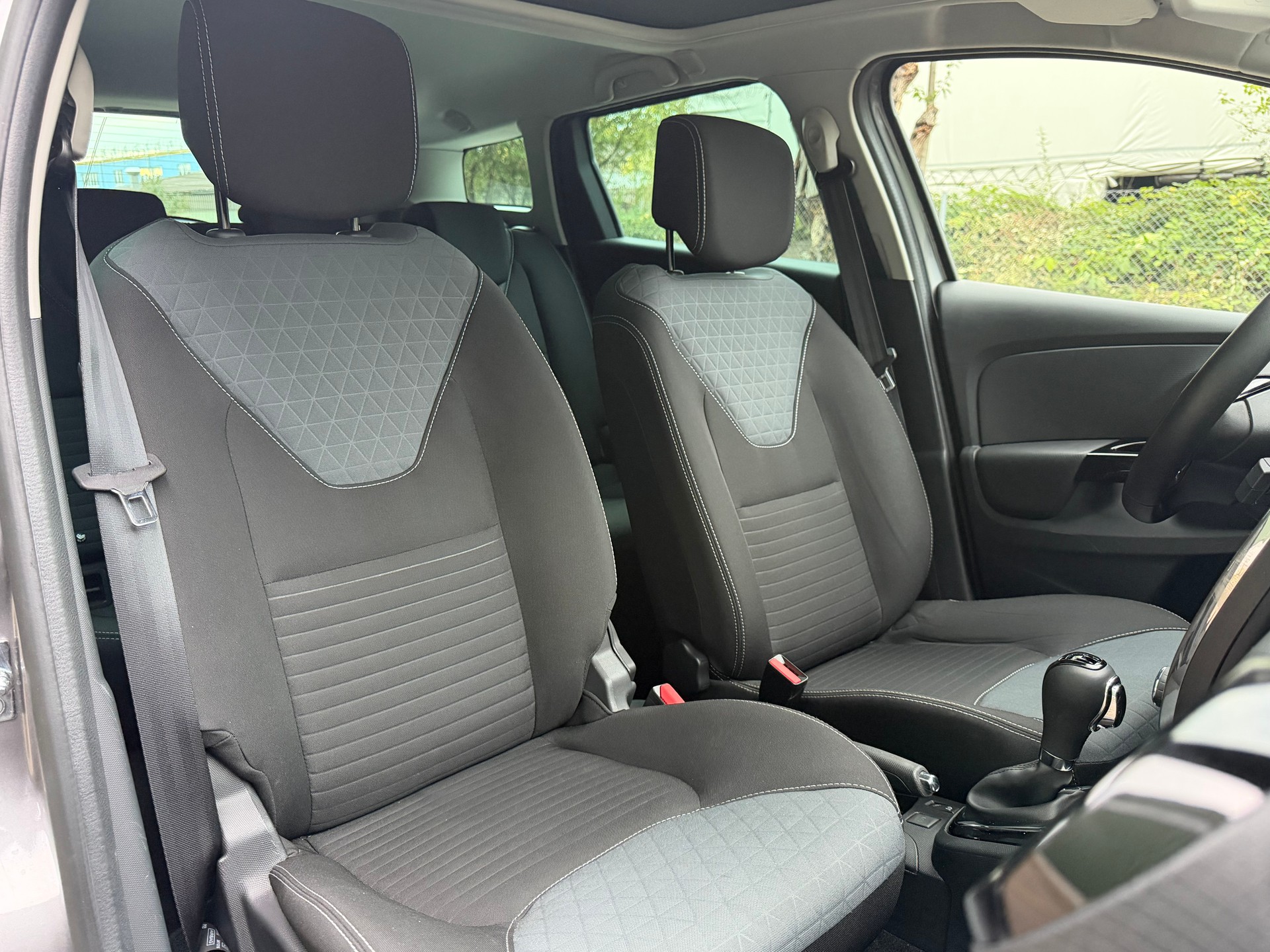 RENAULT Clio Grandtour 1.2 16V T GT EDC-image-8