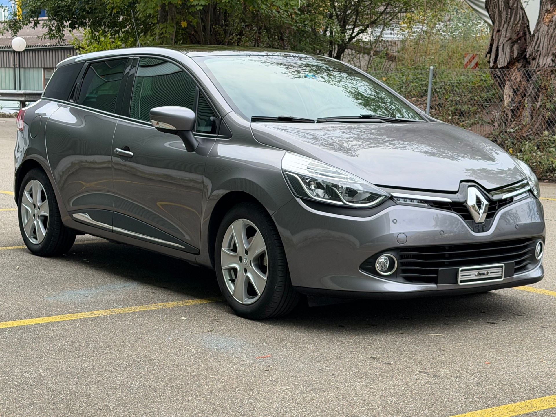 RENAULT Clio Grandtour 1.2 16V T GT EDC-image-2