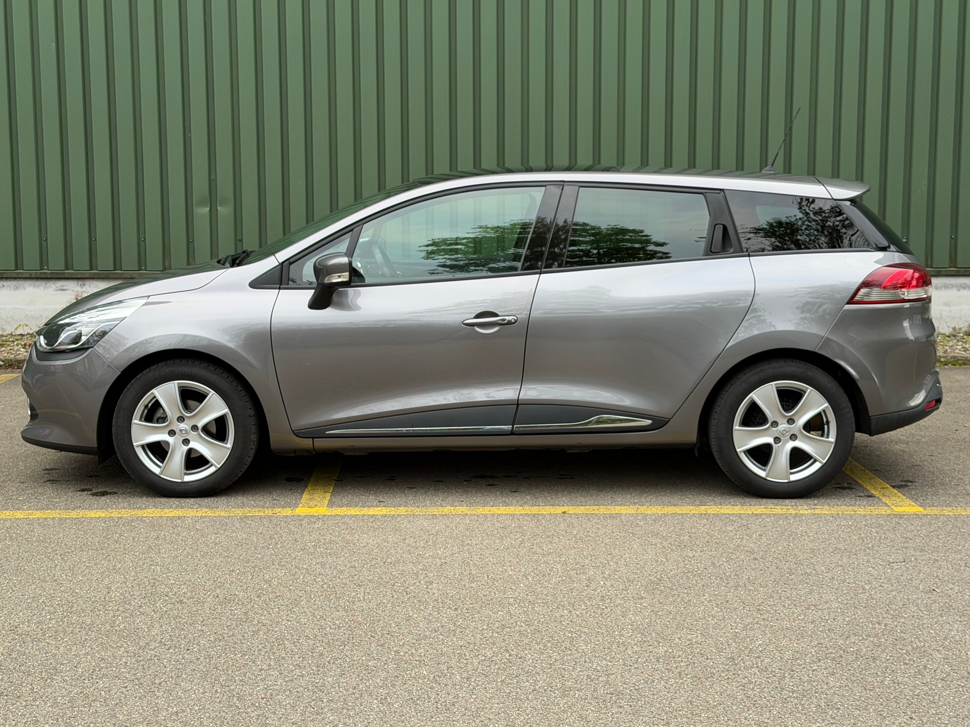 RENAULT Clio Grandtour 1.2 16V T GT EDC-image-6