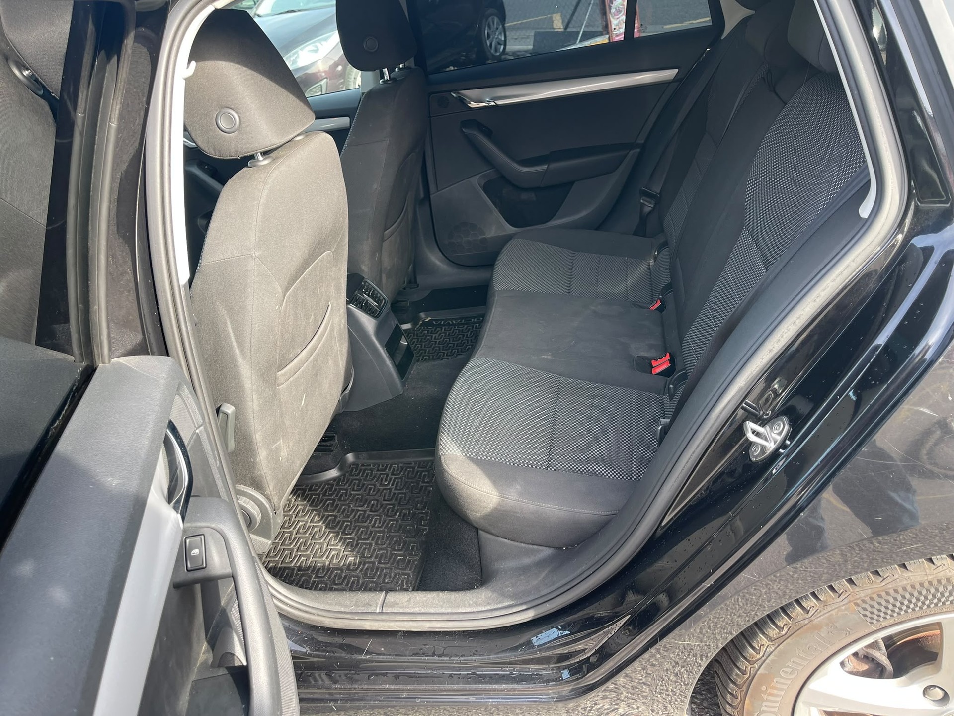 SKODA Octavia Combi 1.8 TSI Style 4x4 DSG-image-4