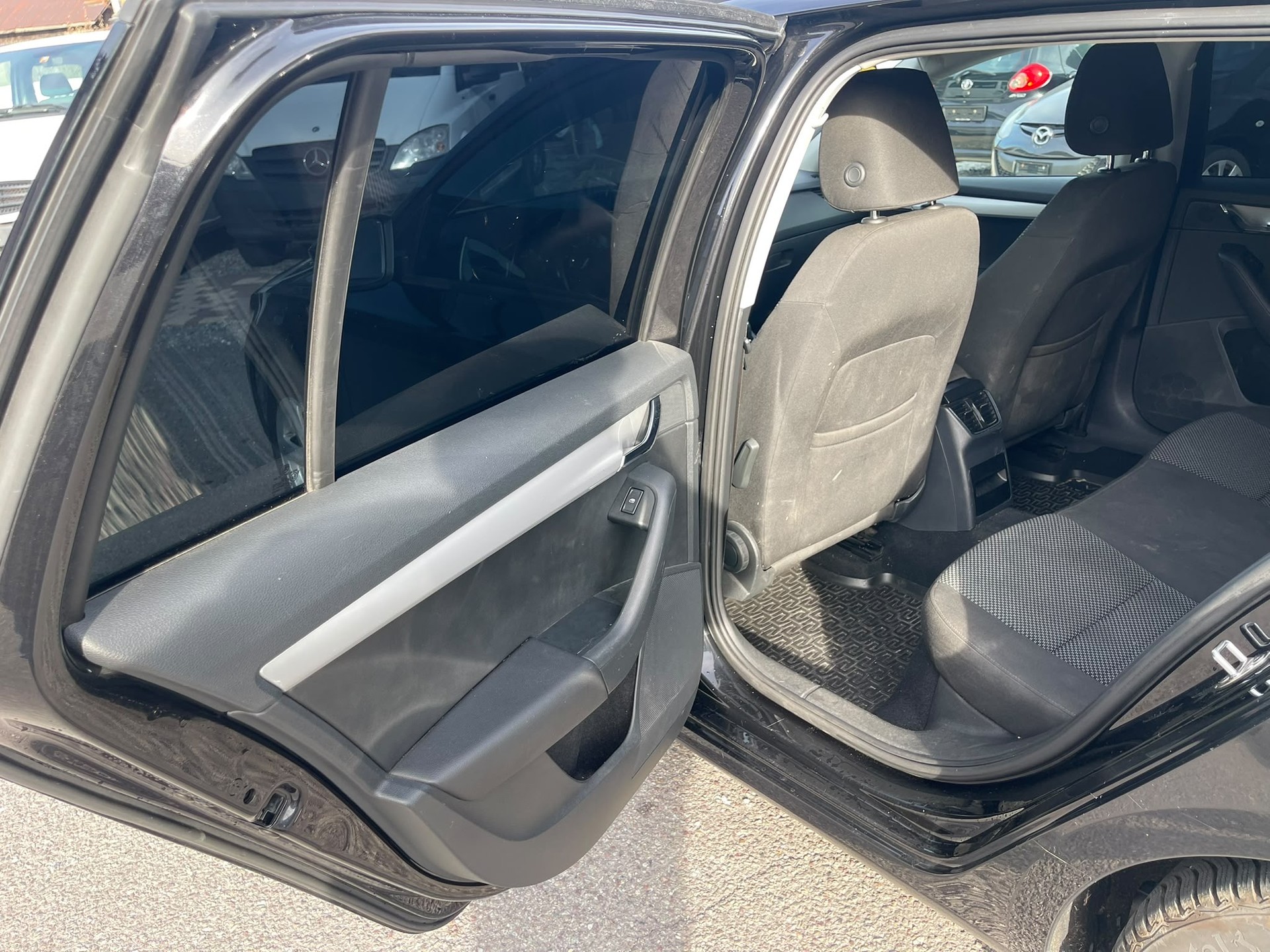SKODA Octavia Combi 1.8 TSI Style 4x4 DSG-image-9