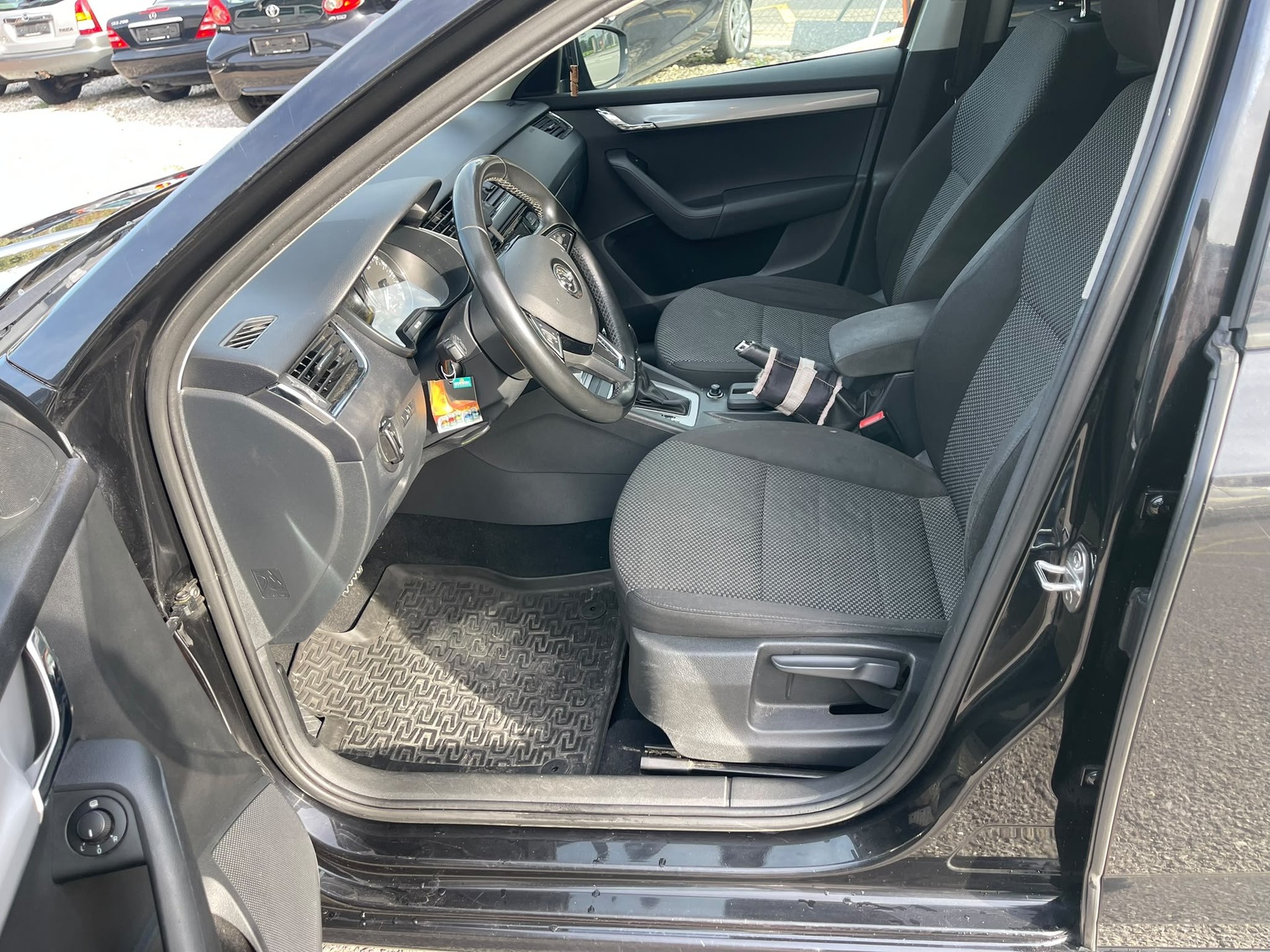 SKODA Octavia Combi 1.8 TSI Style 4x4 DSG-image-6