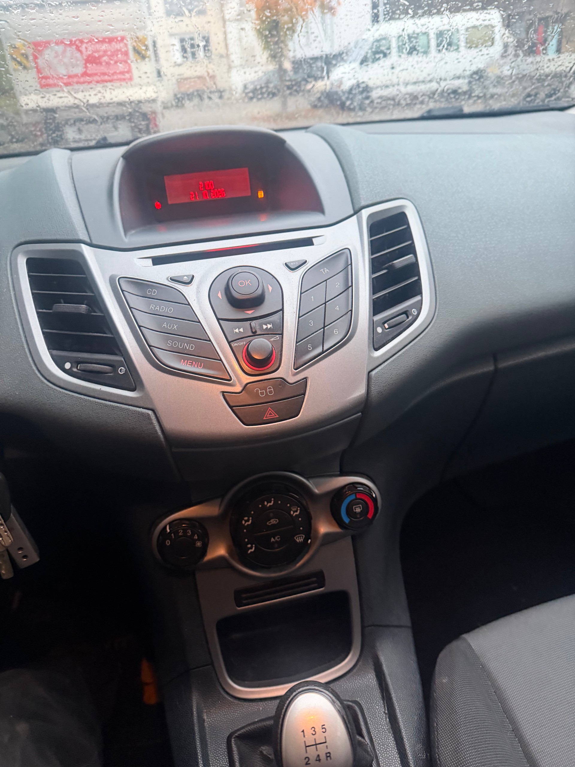 FORD Fiesta 1.4 TDCi Titanium-image-6