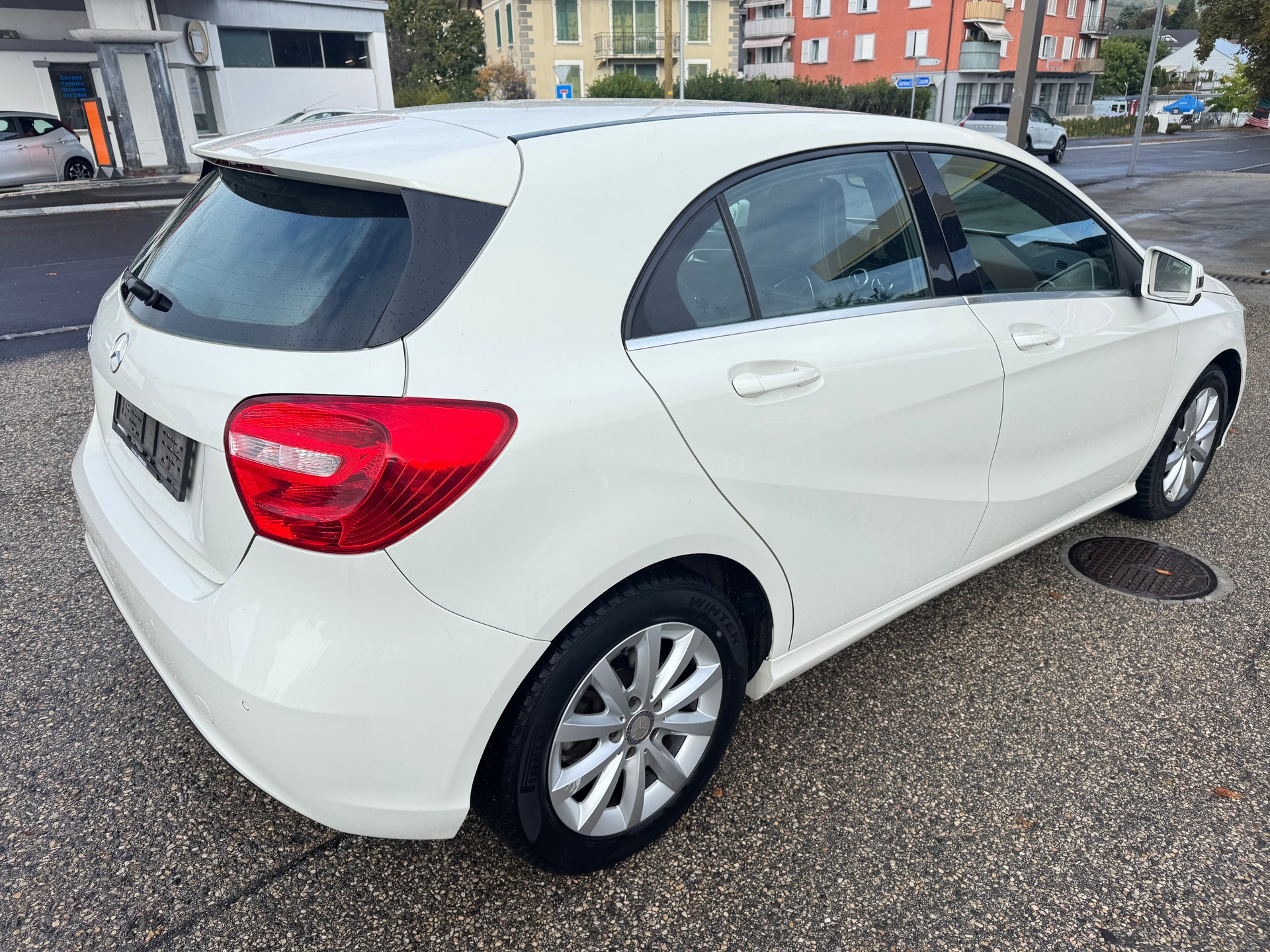 MERCEDES-BENZ A 180-image-2