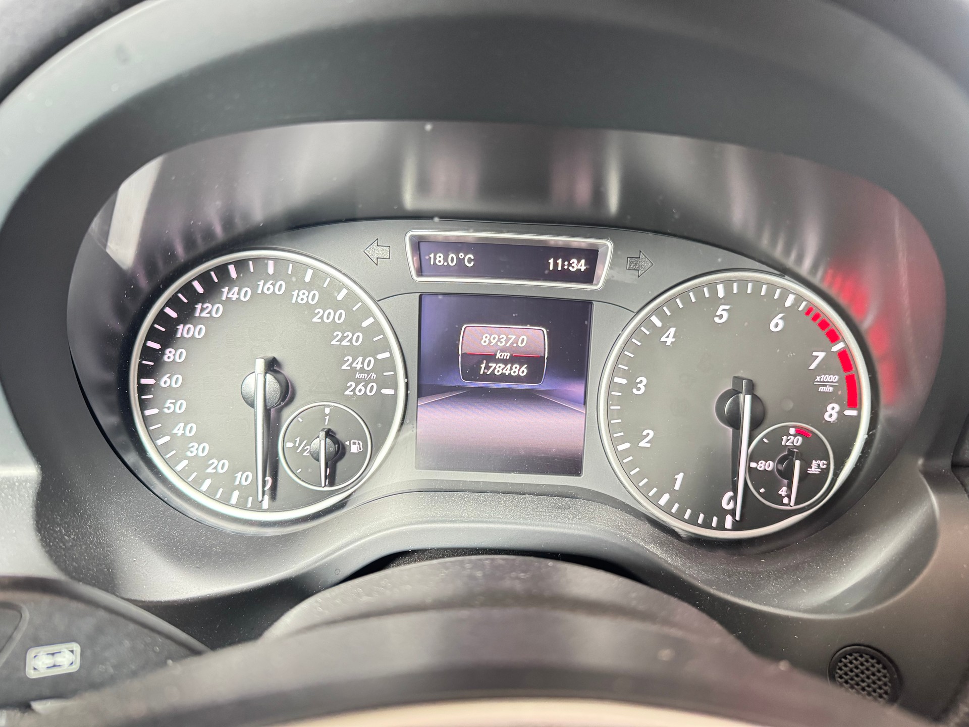 MERCEDES-BENZ A 180-image-6