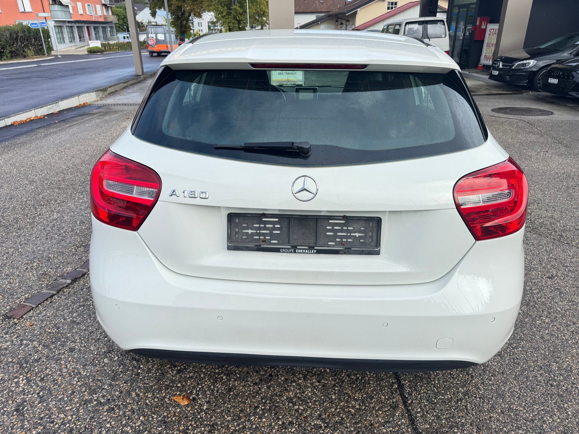 MERCEDES-BENZ A 180-image-3