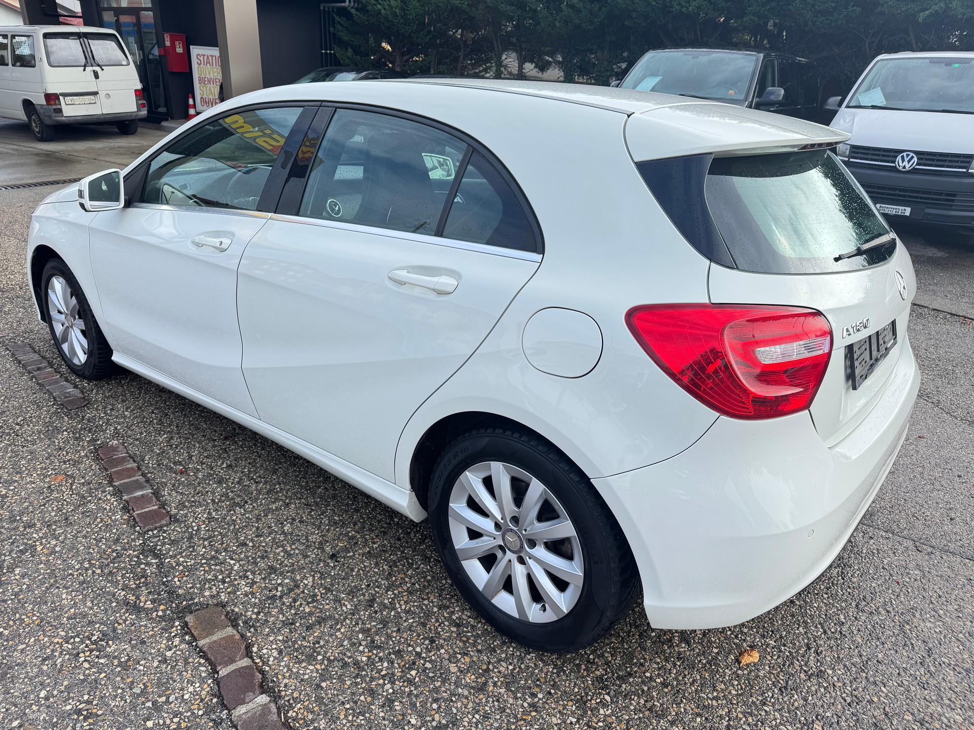 MERCEDES-BENZ A 180-image-4