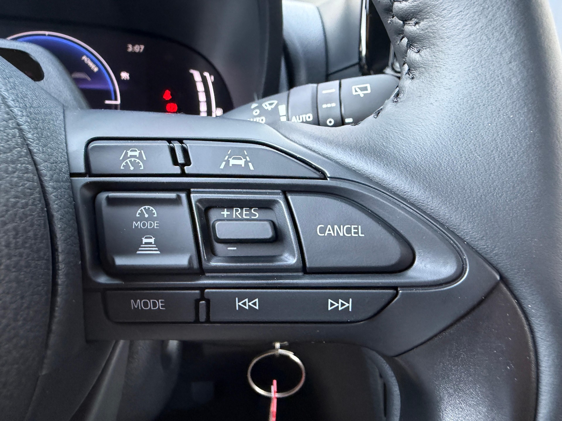 TOYOTA Yaris Cross 1.5 VVT-i HSD Comfort AWD-i-image-9