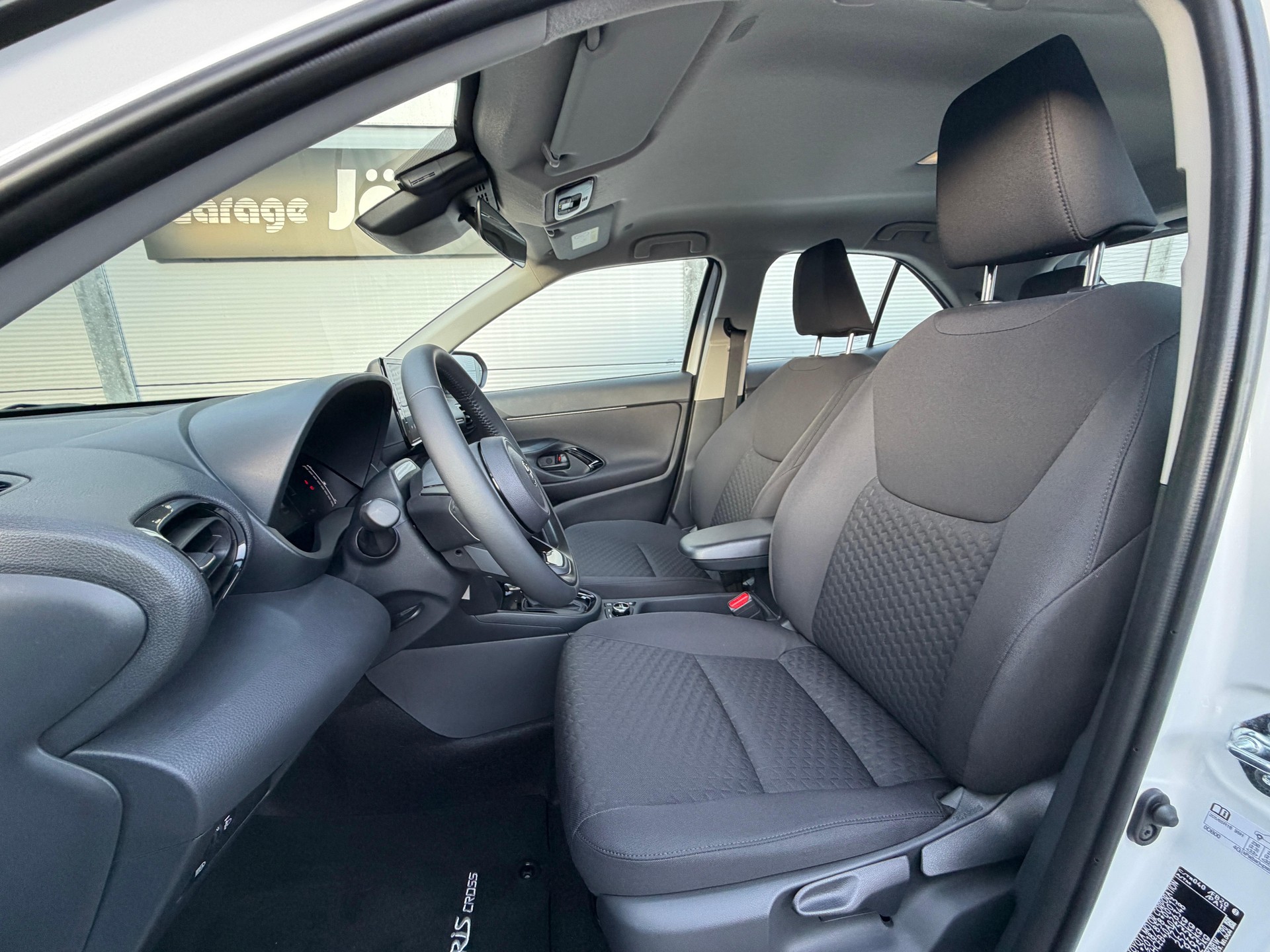TOYOTA Yaris Cross 1.5 VVT-i HSD Comfort AWD-i-image-6