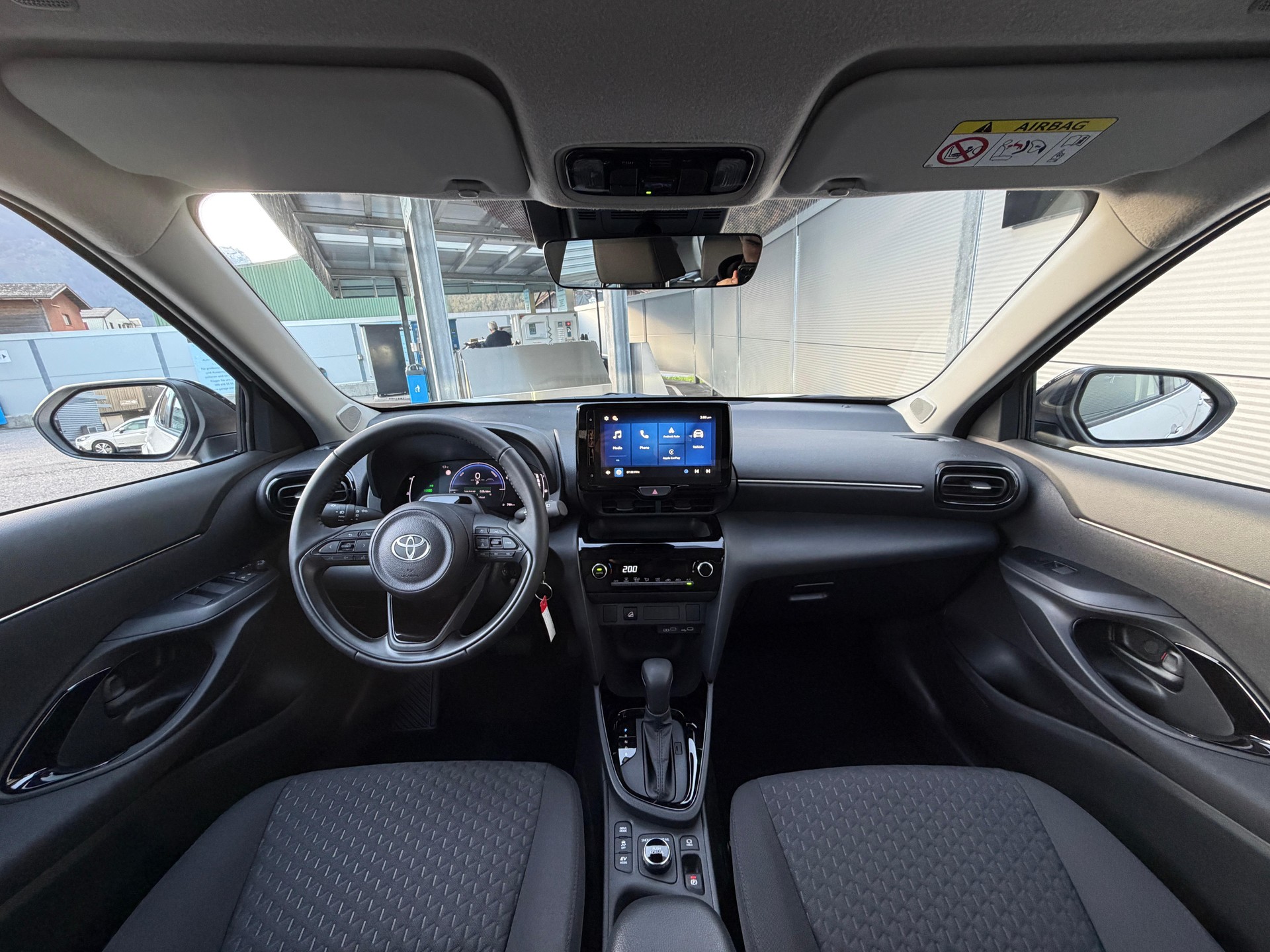TOYOTA Yaris Cross 1.5 VVT-i HSD Comfort AWD-i-image-5