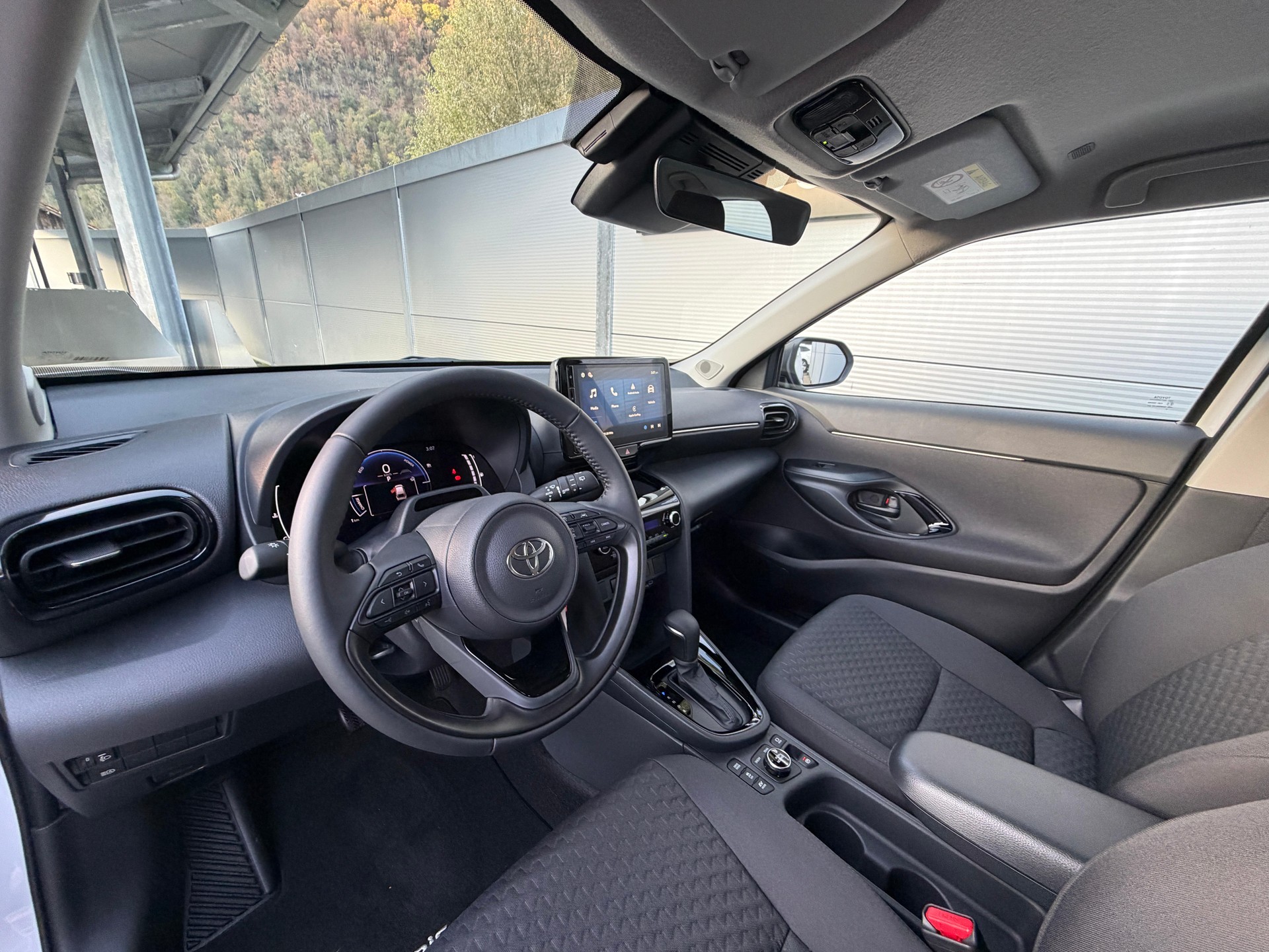 TOYOTA Yaris Cross 1.5 VVT-i HSD Comfort AWD-i-image-7