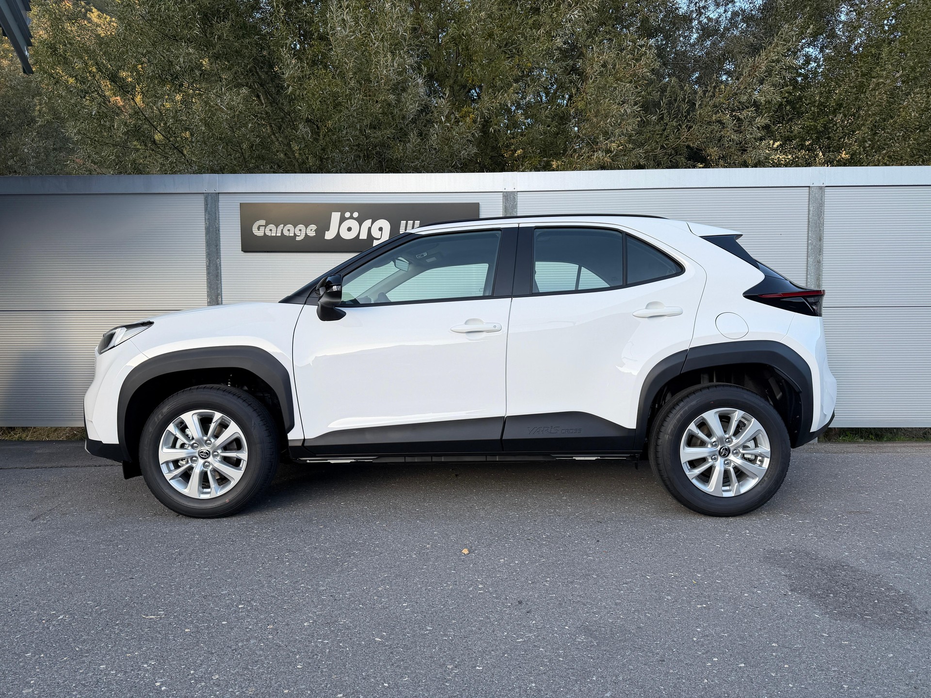 TOYOTA Yaris Cross 1.5 VVT-i HSD Comfort AWD-i-image-2