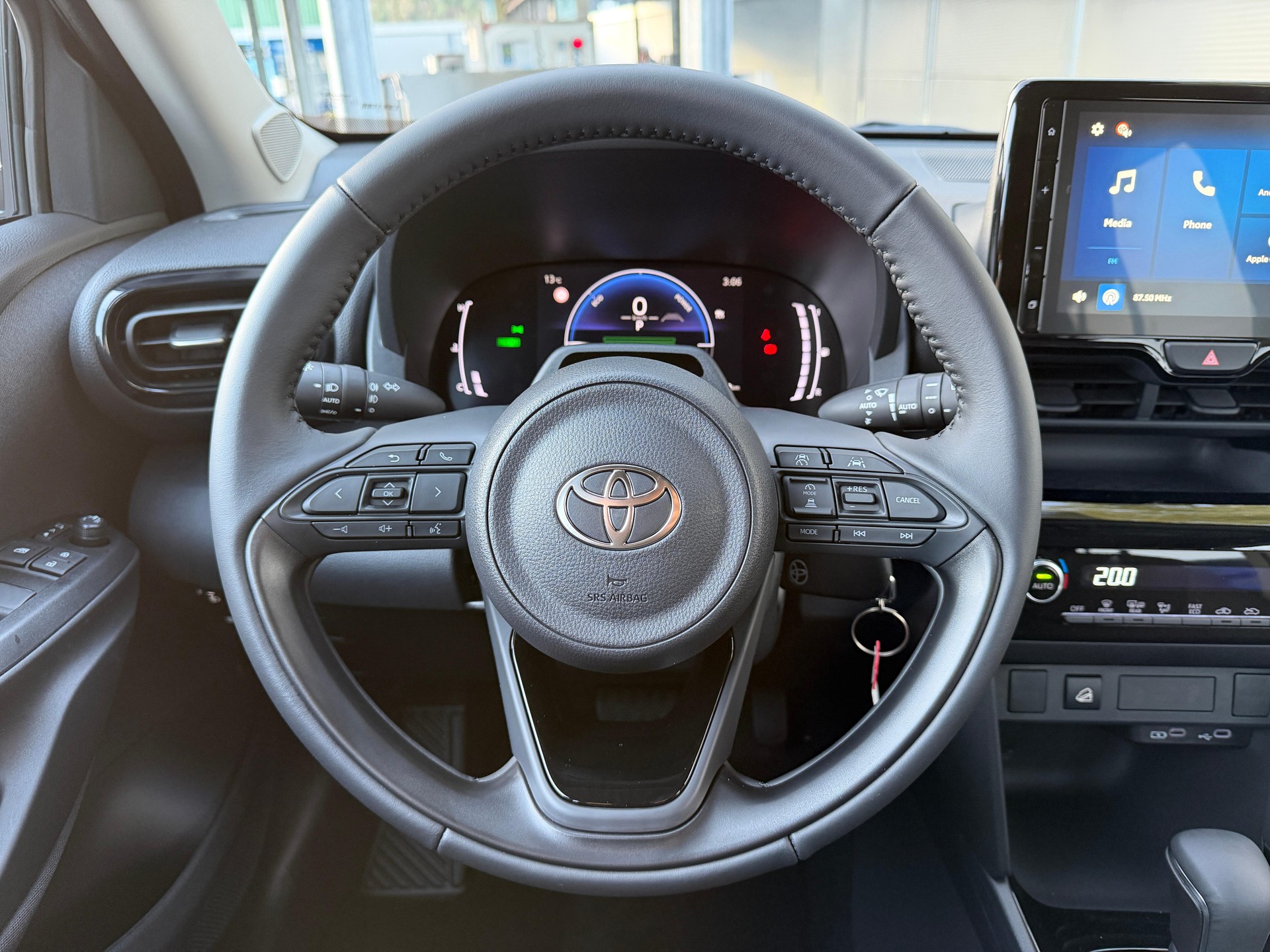 TOYOTA Yaris Cross 1.5 VVT-i HSD Comfort AWD-i-image-8
