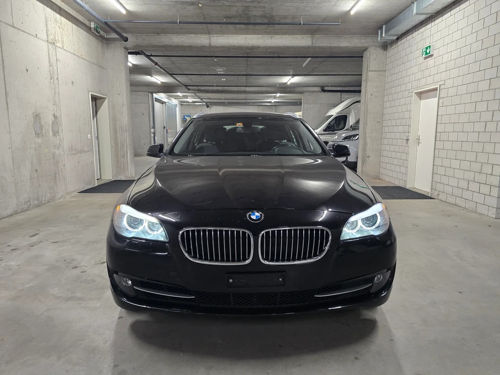 BMW 528i xDrive Touring Steptronic-image-1