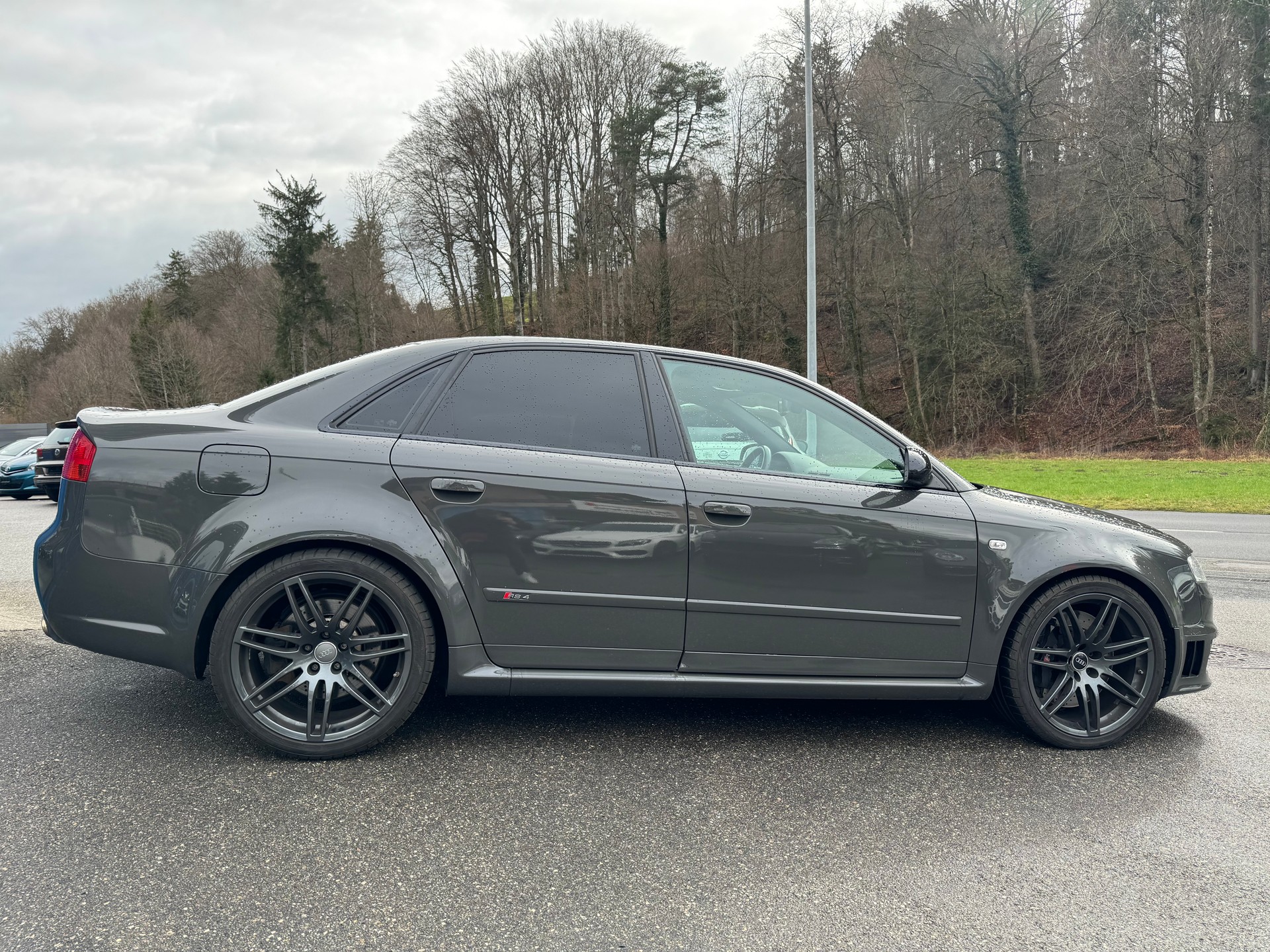 AUDI RS4 4.2 V8 quattro-image-2