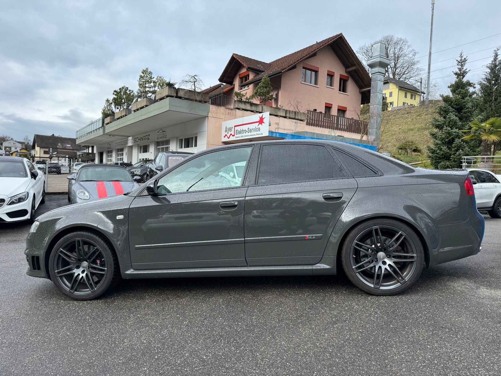 AUDI RS4 4.2 V8 quattro-image-5