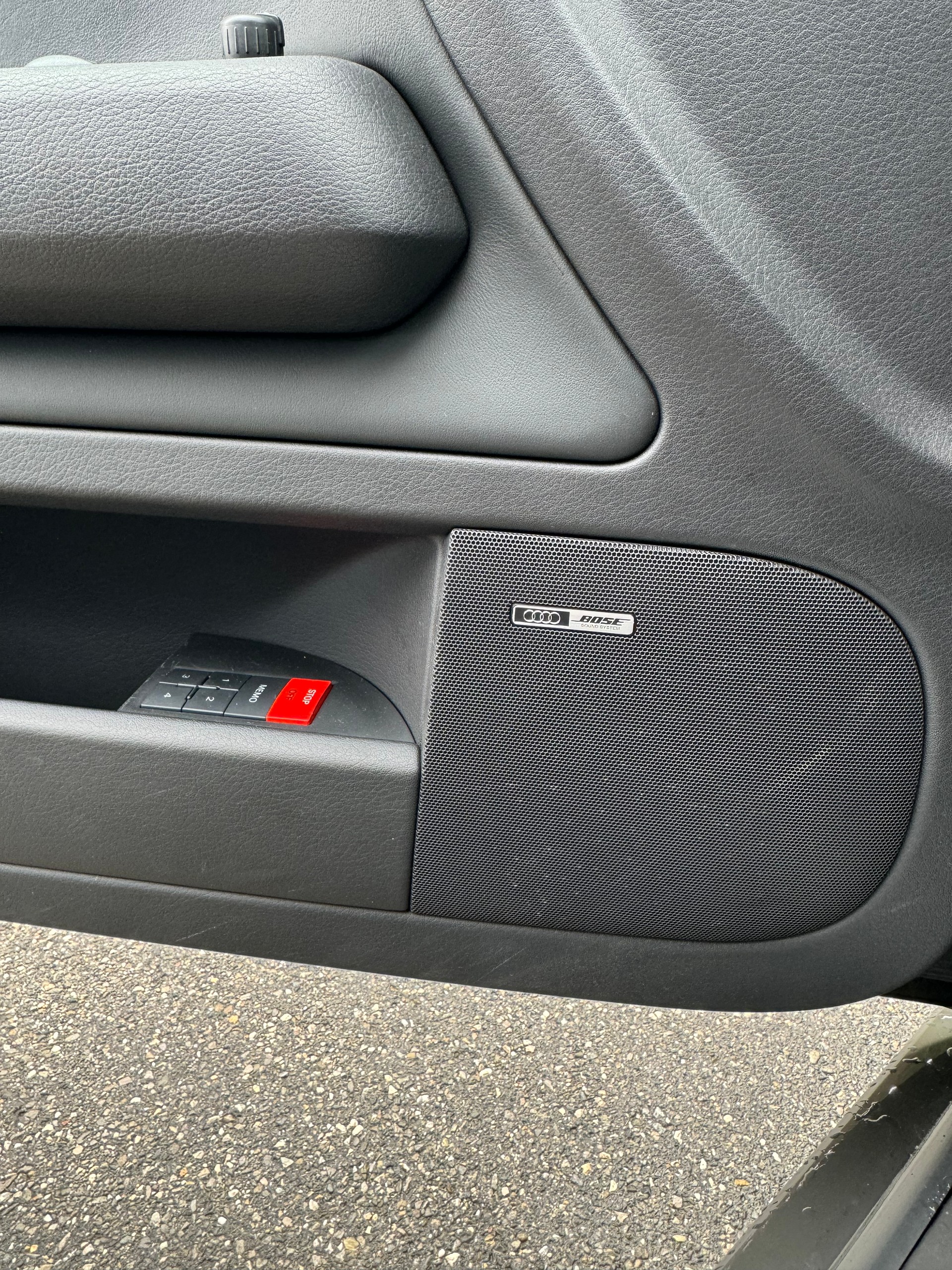 AUDI RS4 4.2 V8 quattro-image-13