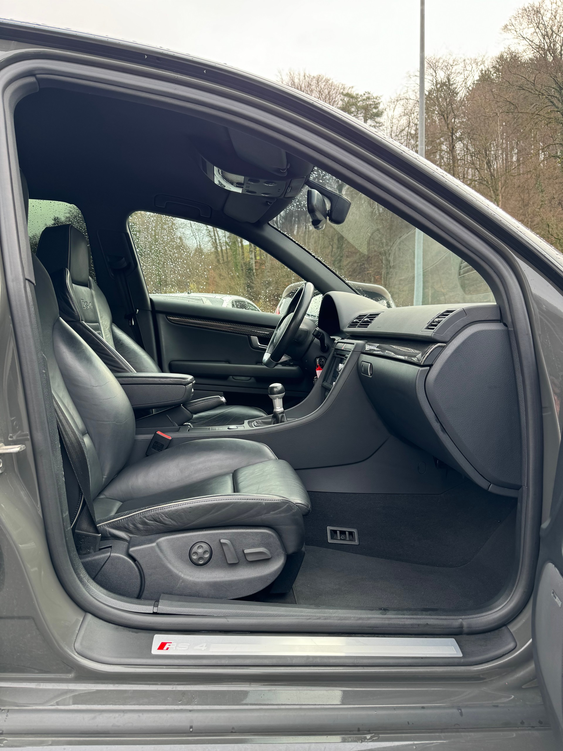 AUDI RS4 4.2 V8 quattro-image-10