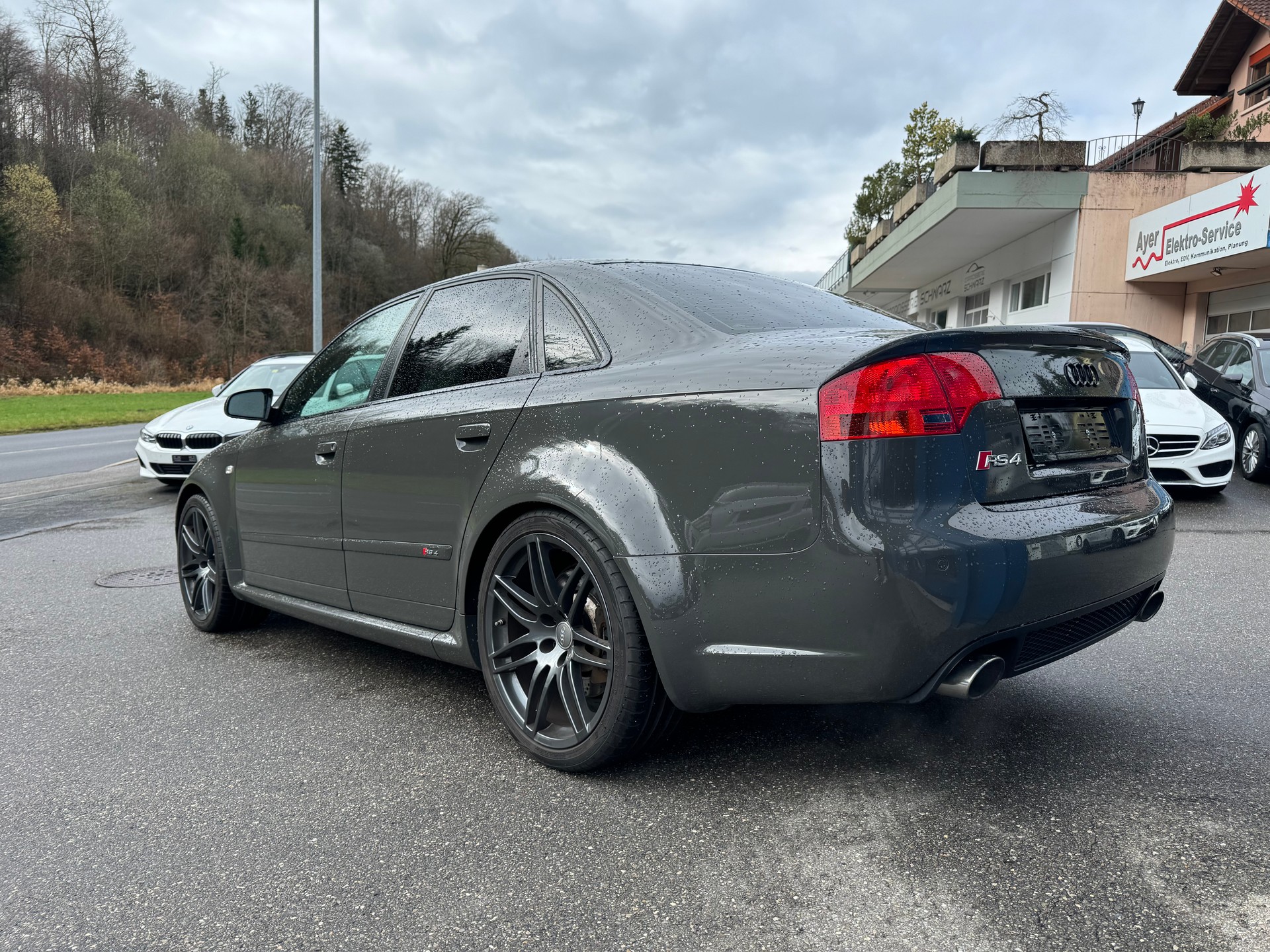 AUDI RS4 4.2 V8 quattro-image-4