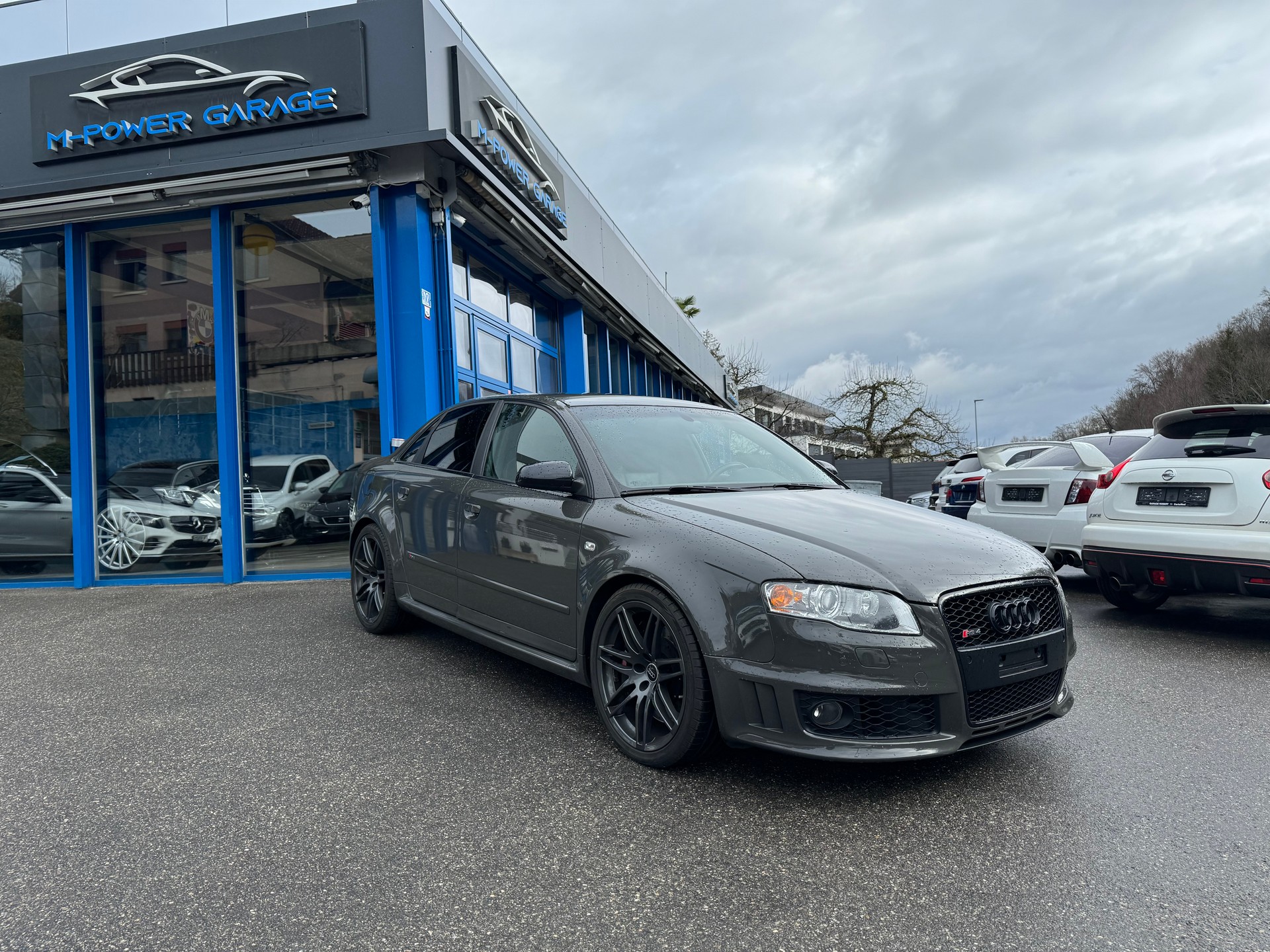 AUDI RS4 4.2 V8 quattro-image-1