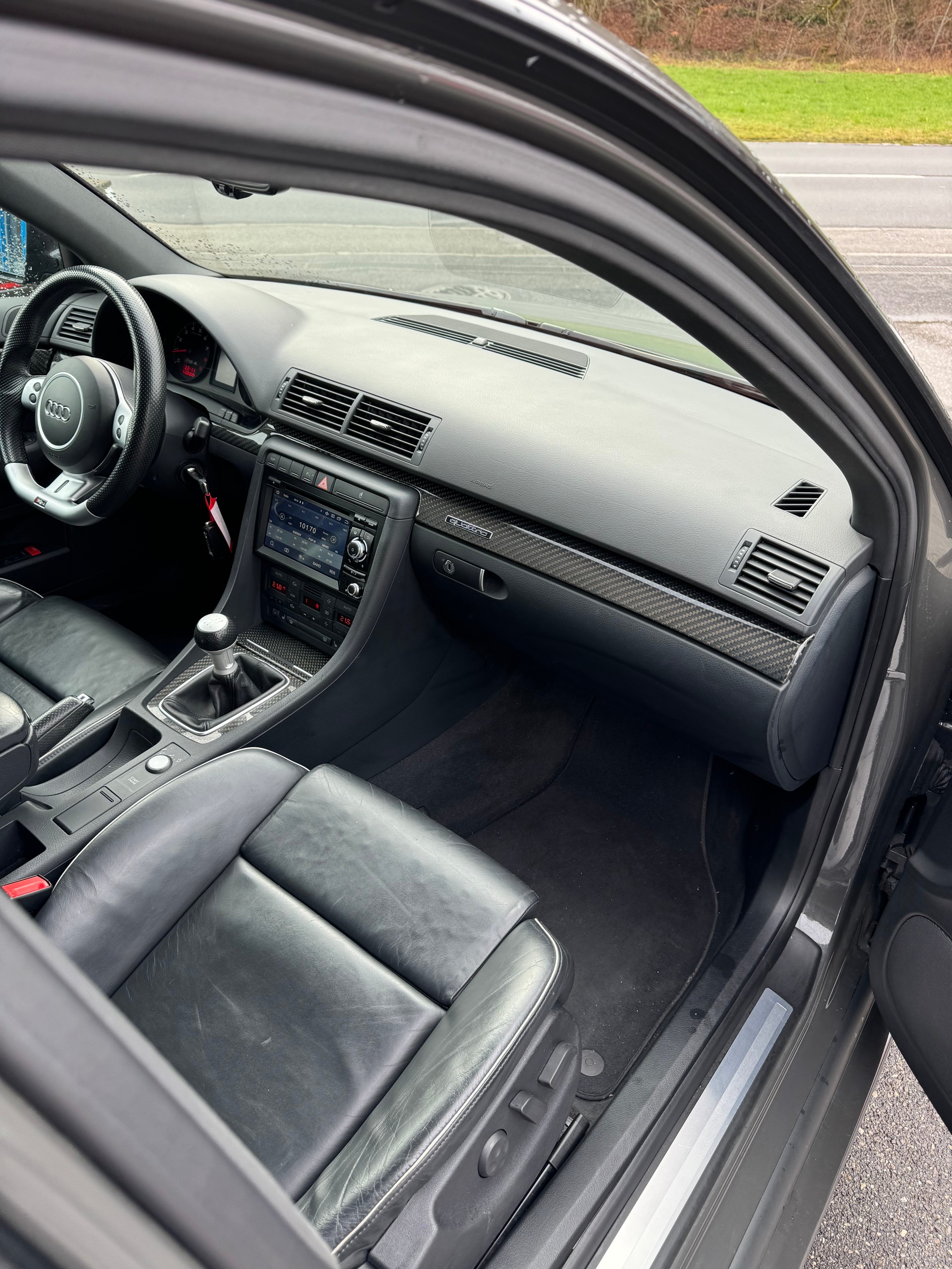 AUDI RS4 4.2 V8 quattro-image-9
