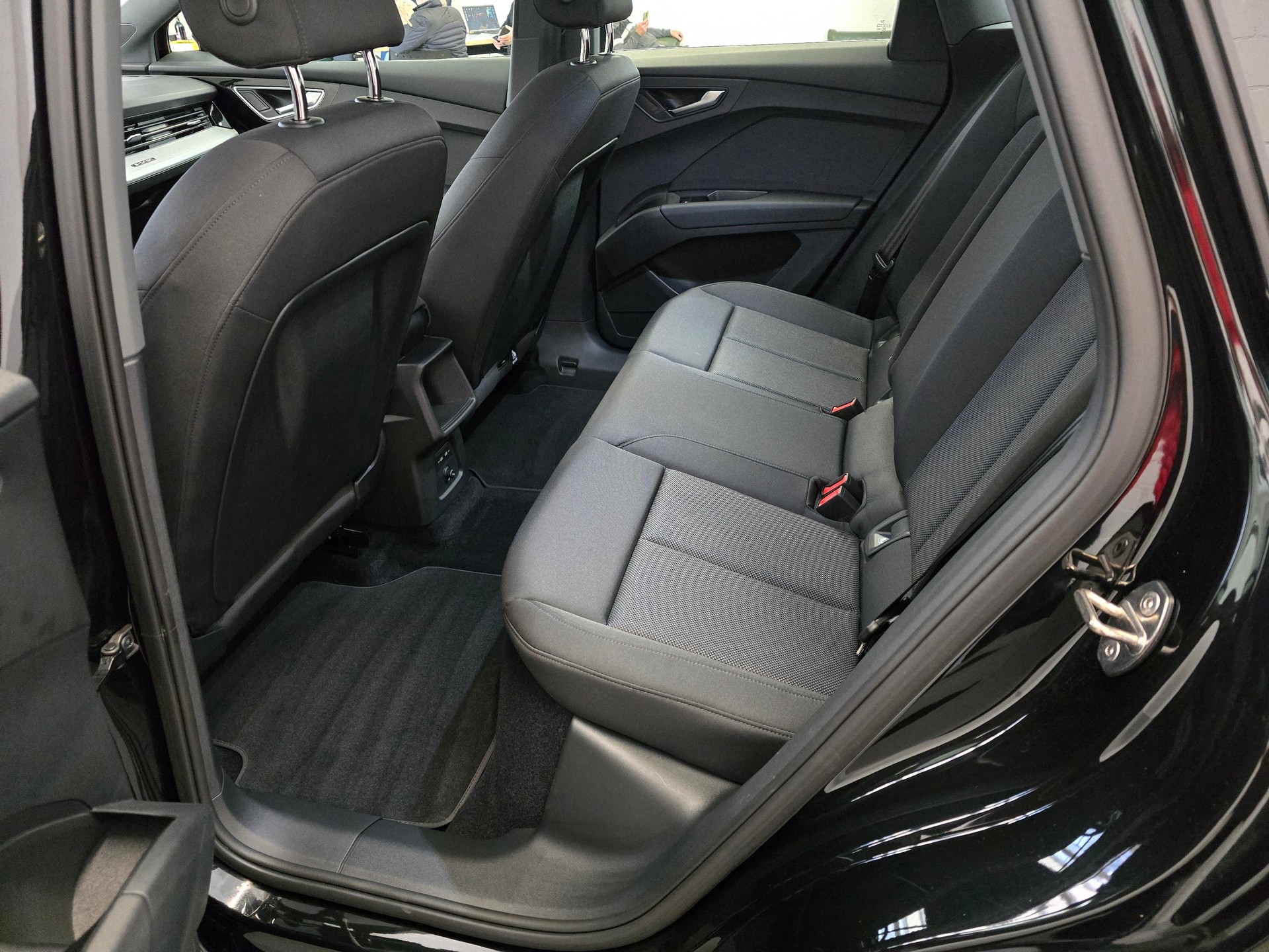 AUDI Q4 e-tron 35-image-4