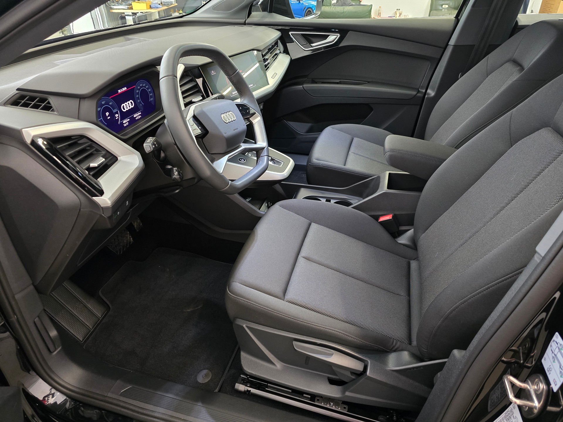 AUDI Q4 e-tron 35-image-3