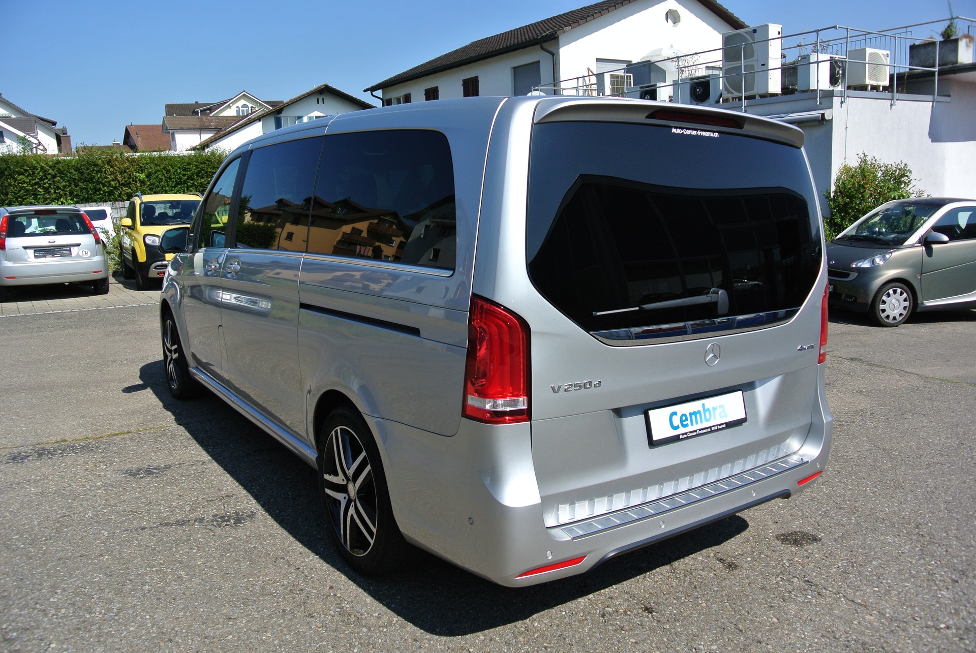 MERCEDES-BENZ V 250 d Avantgarde lang 4Matic 7G-Tronic, AMG Line-image-5