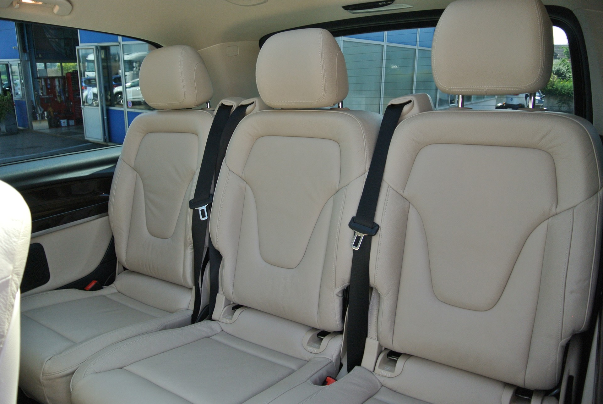 MERCEDES-BENZ V 250 d Avantgarde lang 4Matic 7G-Tronic, AMG Line-image-14