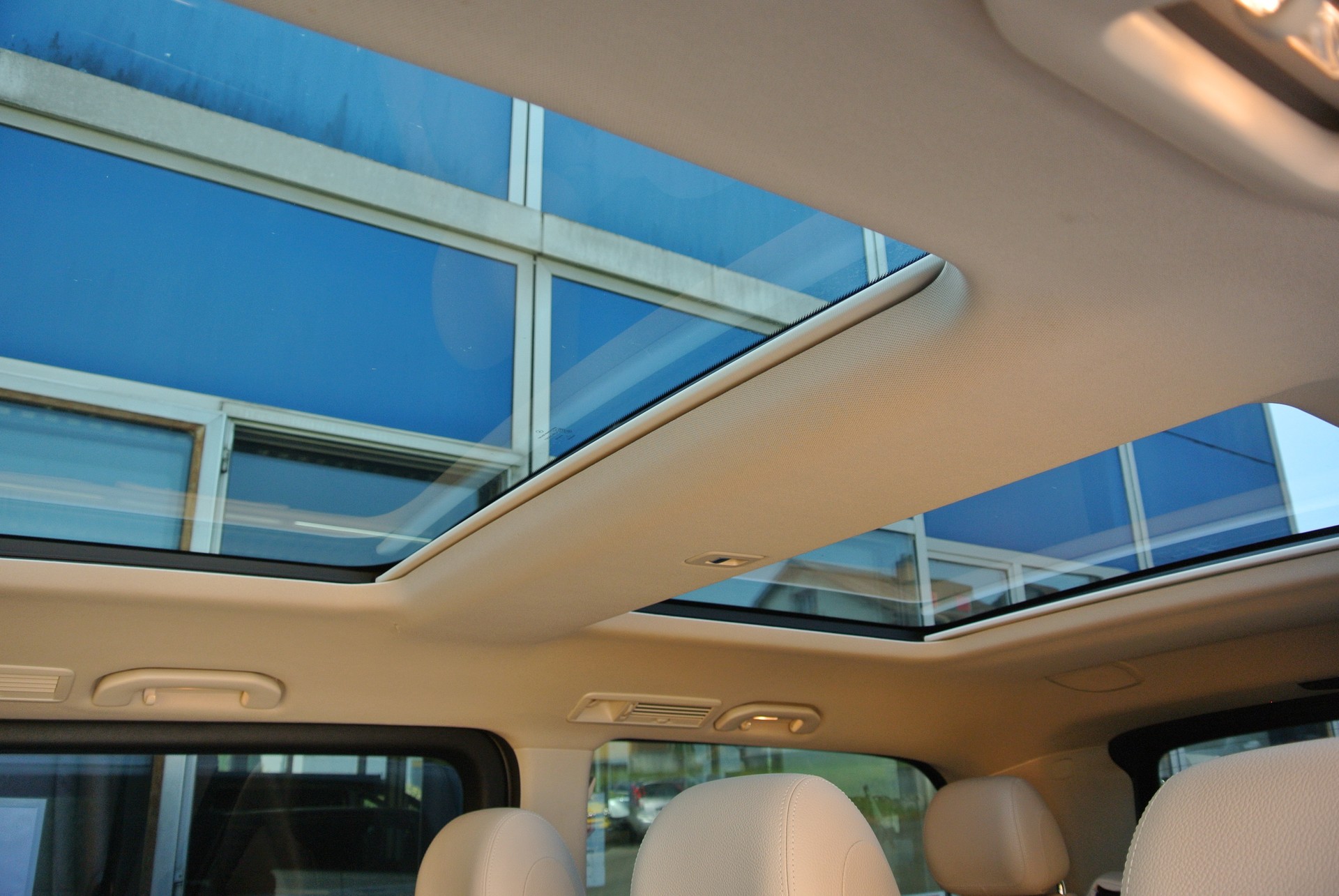 MERCEDES-BENZ V 250 d Avantgarde lang 4Matic 7G-Tronic, AMG Line-image-26