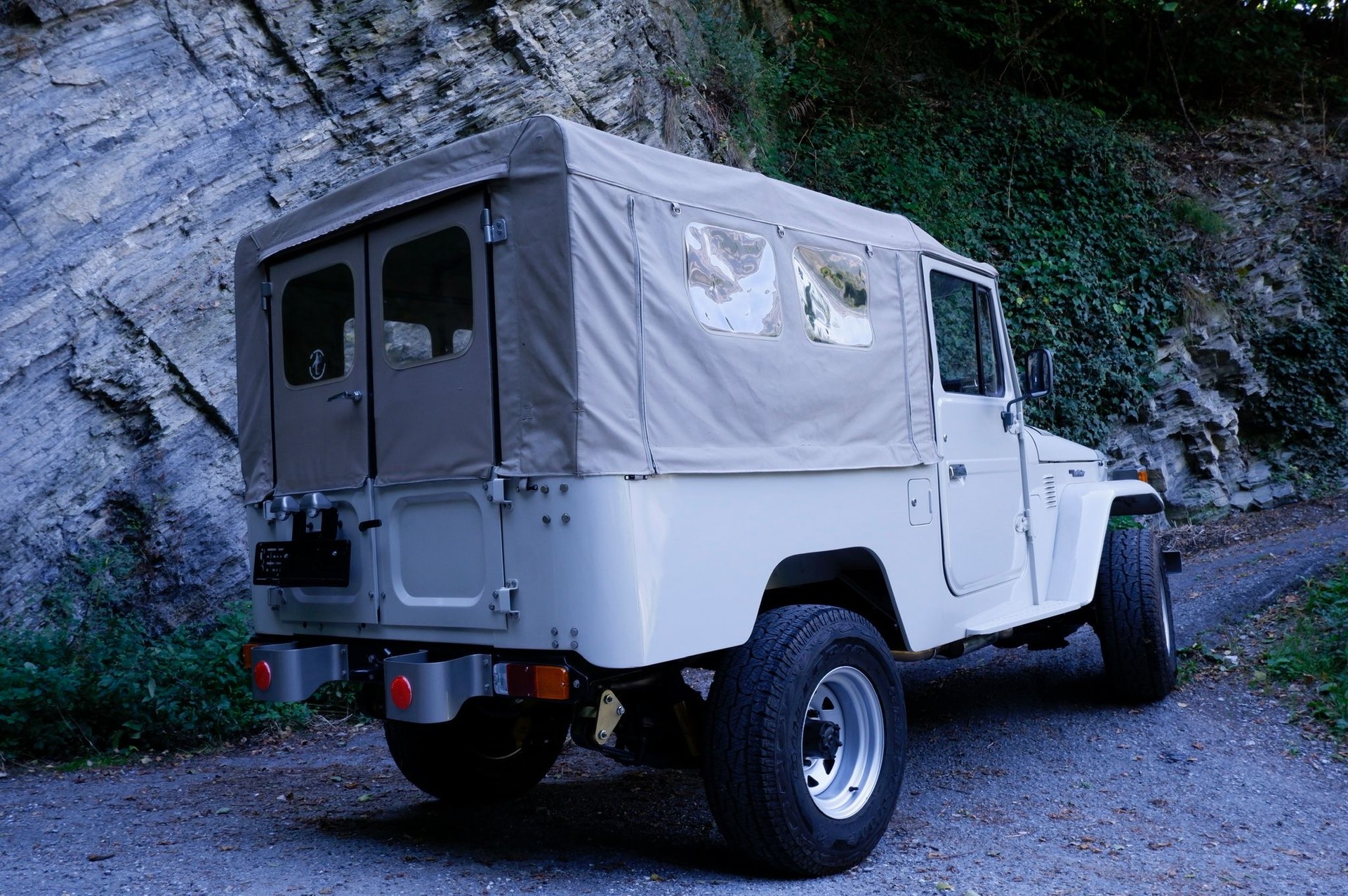 TOYOTA Land Cruiser 400 FRP-Top-image-5
