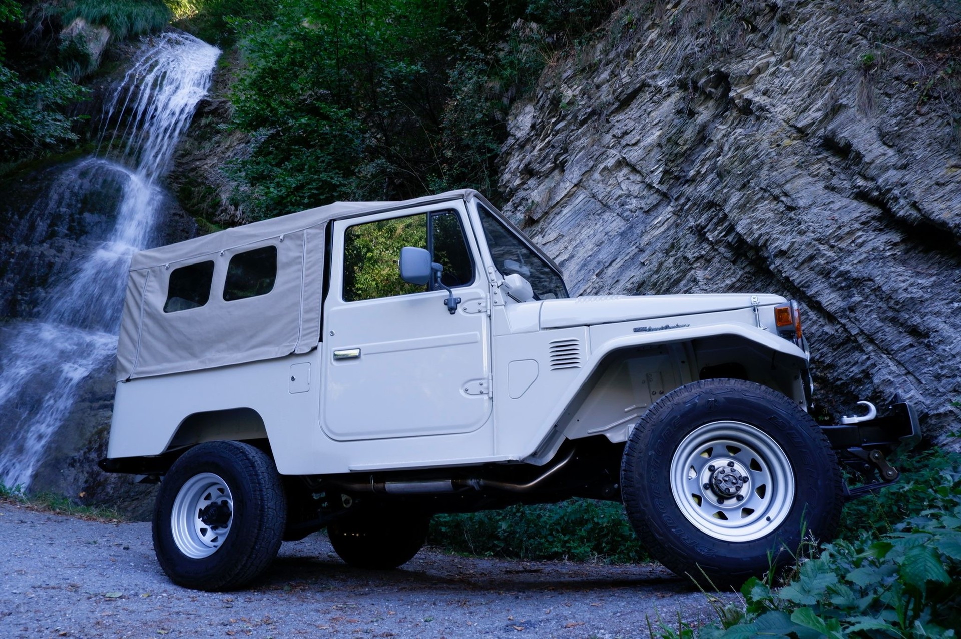 TOYOTA Land Cruiser 400 FRP-Top-showroom-element-3