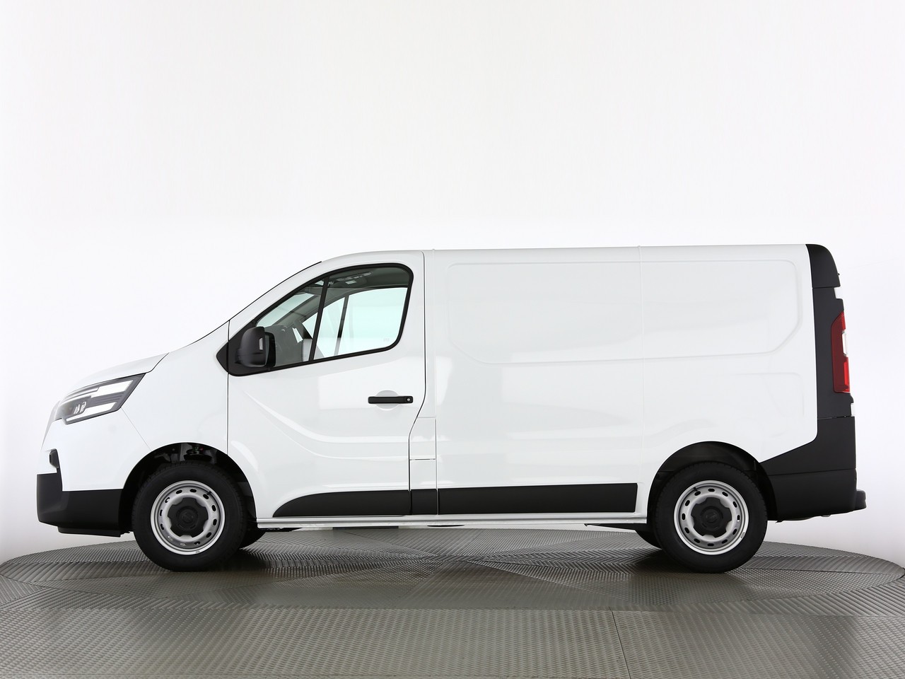 NISSAN Van L1H1 150 E6e 6DCT N-Connecta-image-2