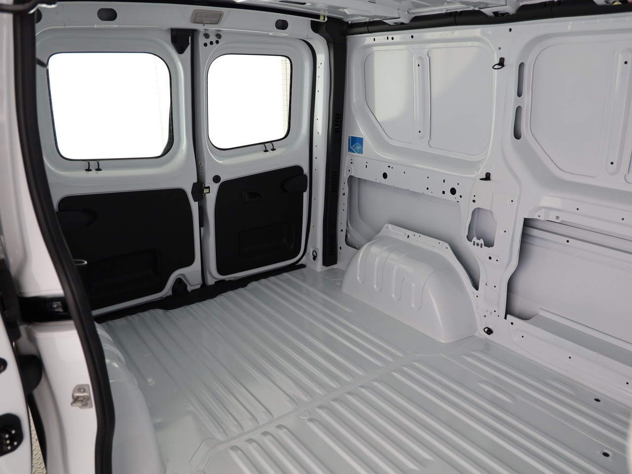 NISSAN Van L1H1 150 E6e 6DCT N-Connecta-image-5