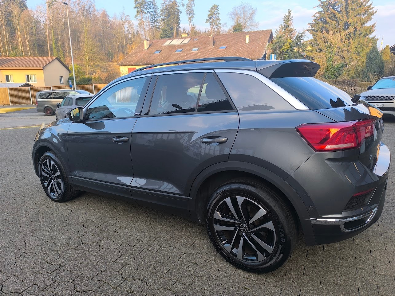 VW T-Roc 2.0 TSI Advance DSG 4Motion-image-1