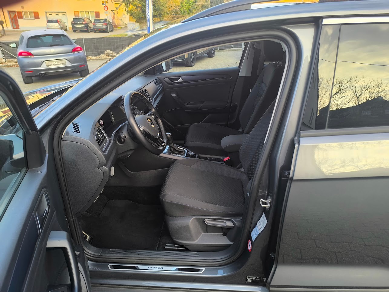 VW T-Roc 2.0 TSI Advance DSG 4Motion-image-5