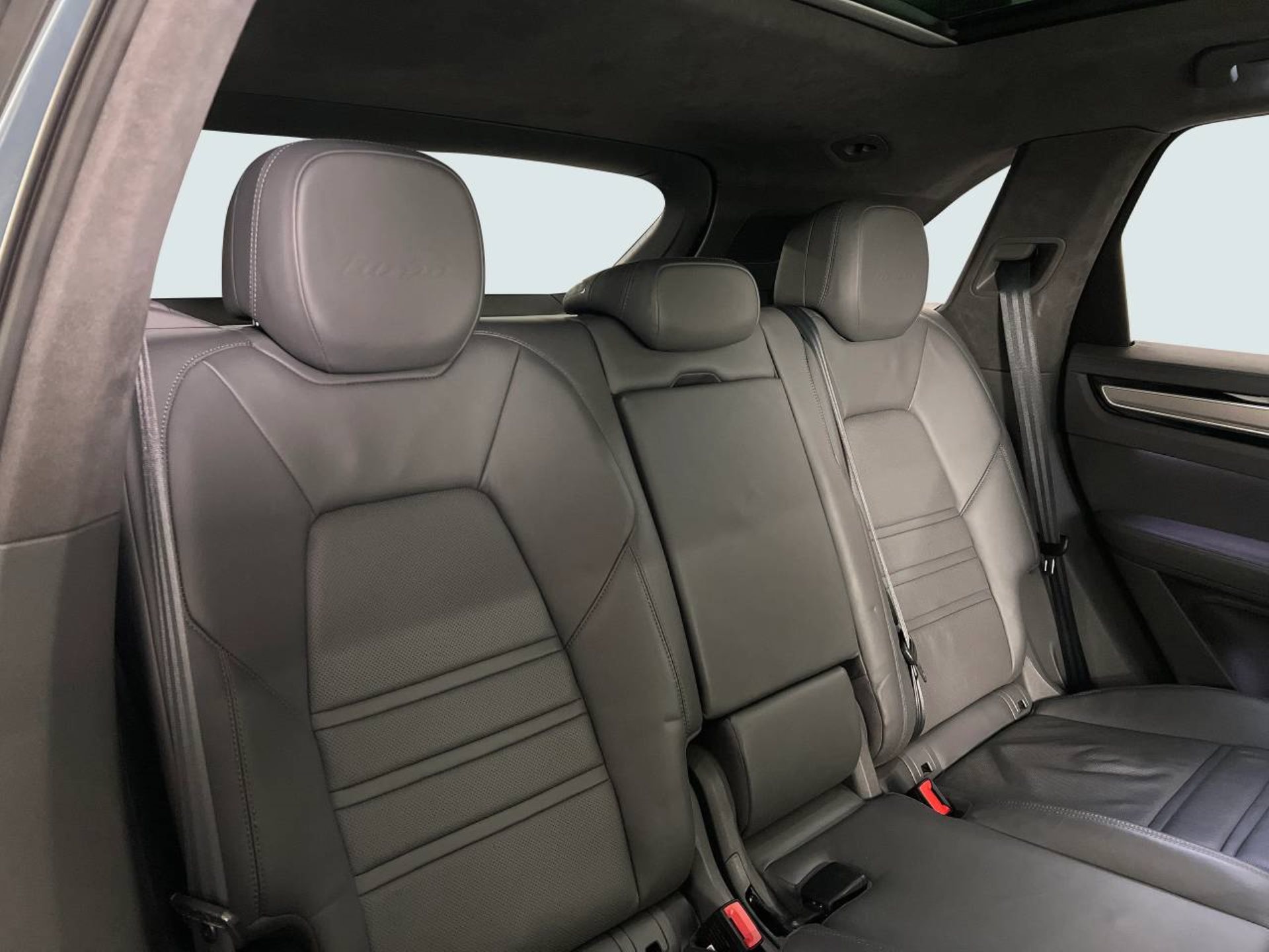 PORSCHE Cayenne Turbo-image-23