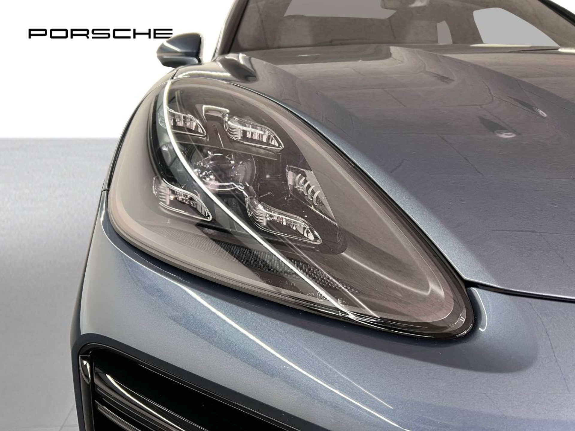 PORSCHE Cayenne Turbo-image-11