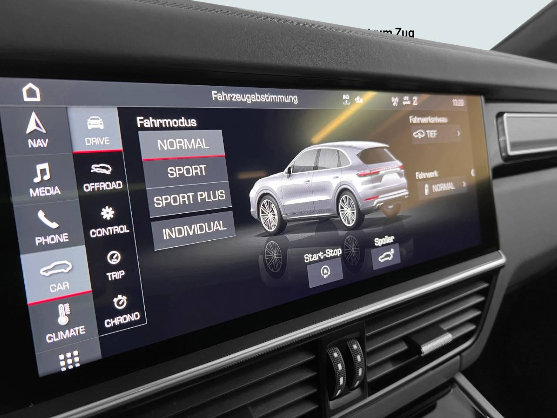 PORSCHE Cayenne Turbo-image-28