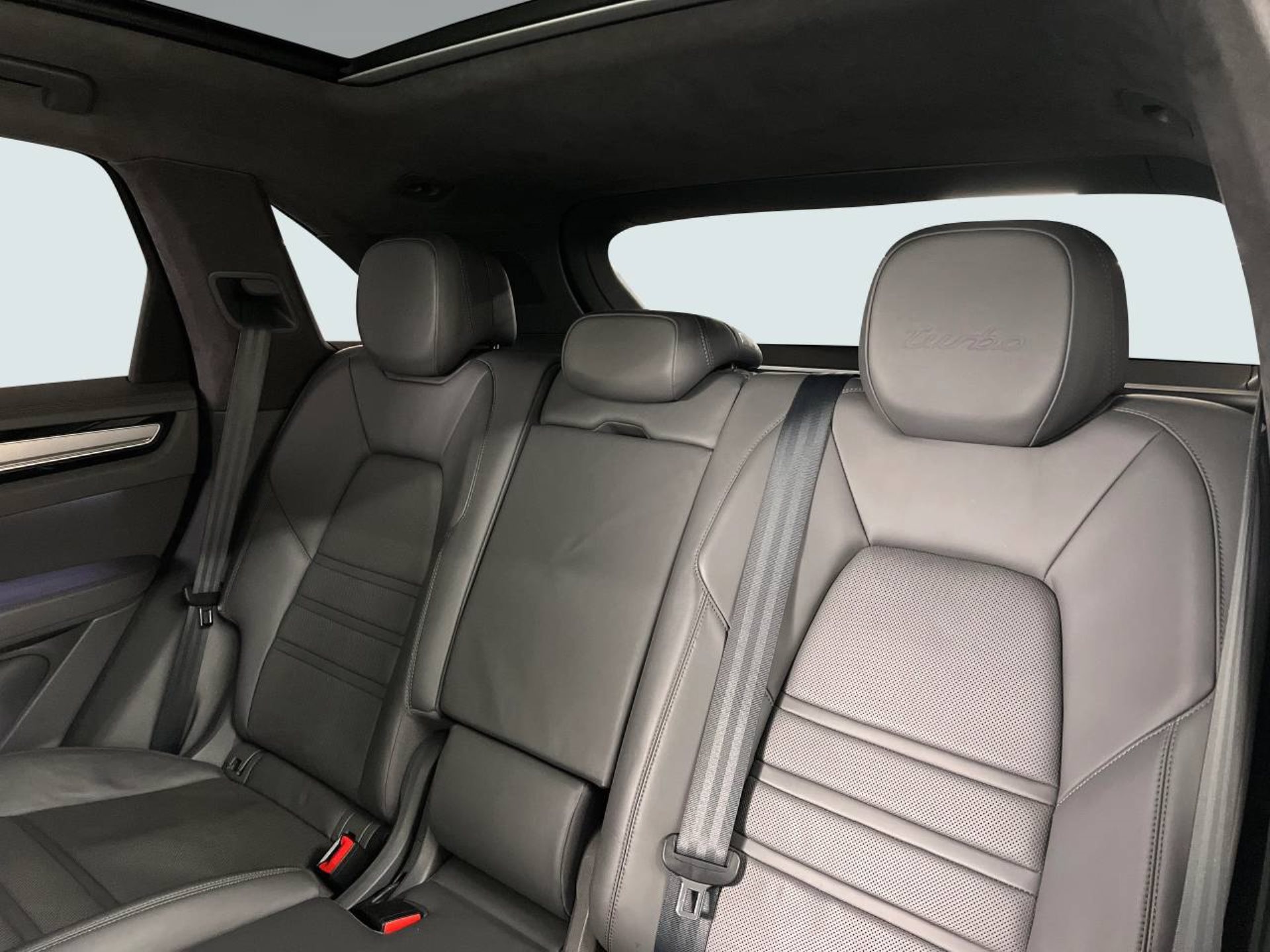 PORSCHE Cayenne Turbo-image-22