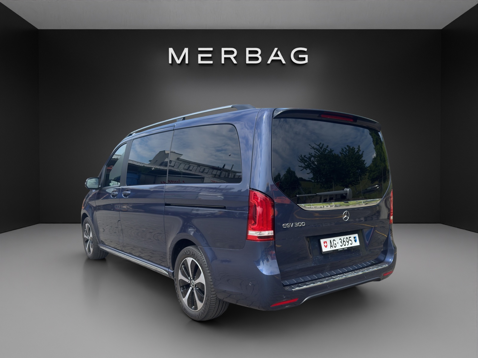 MERCEDES-BENZ EQV 300 lang-image-3