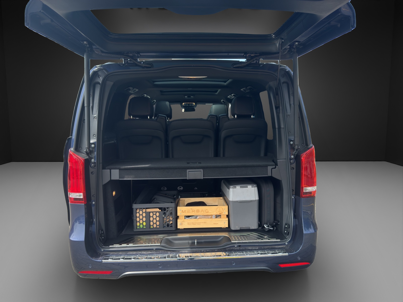 MERCEDES-BENZ EQV 300 lang-image-12