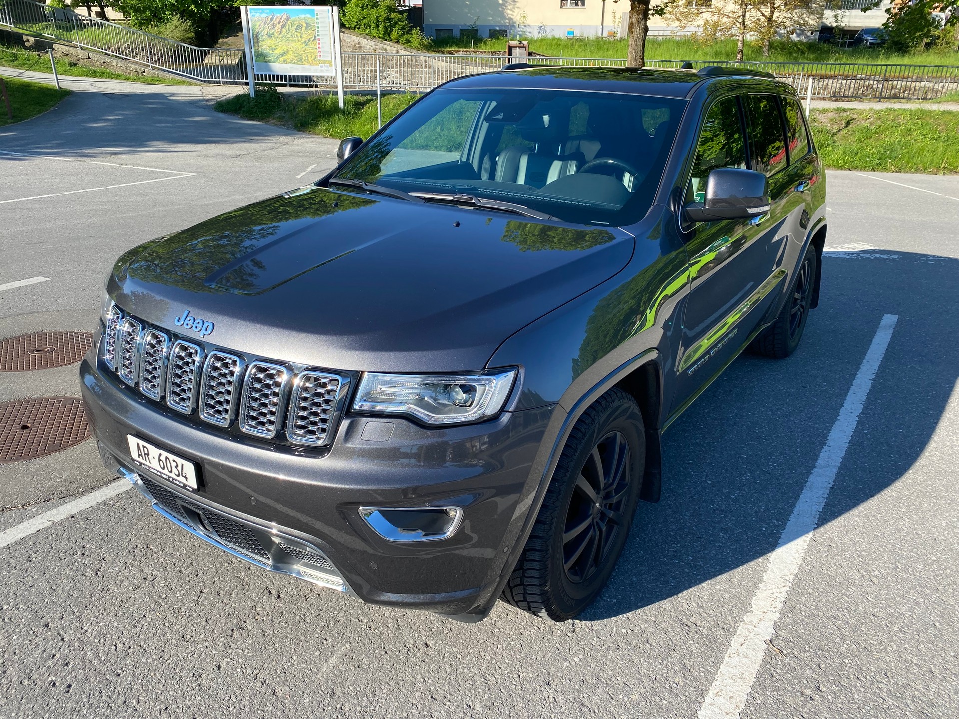 JEEP Grand Cherokee 3.0 CRD Overland Automatic-image-2