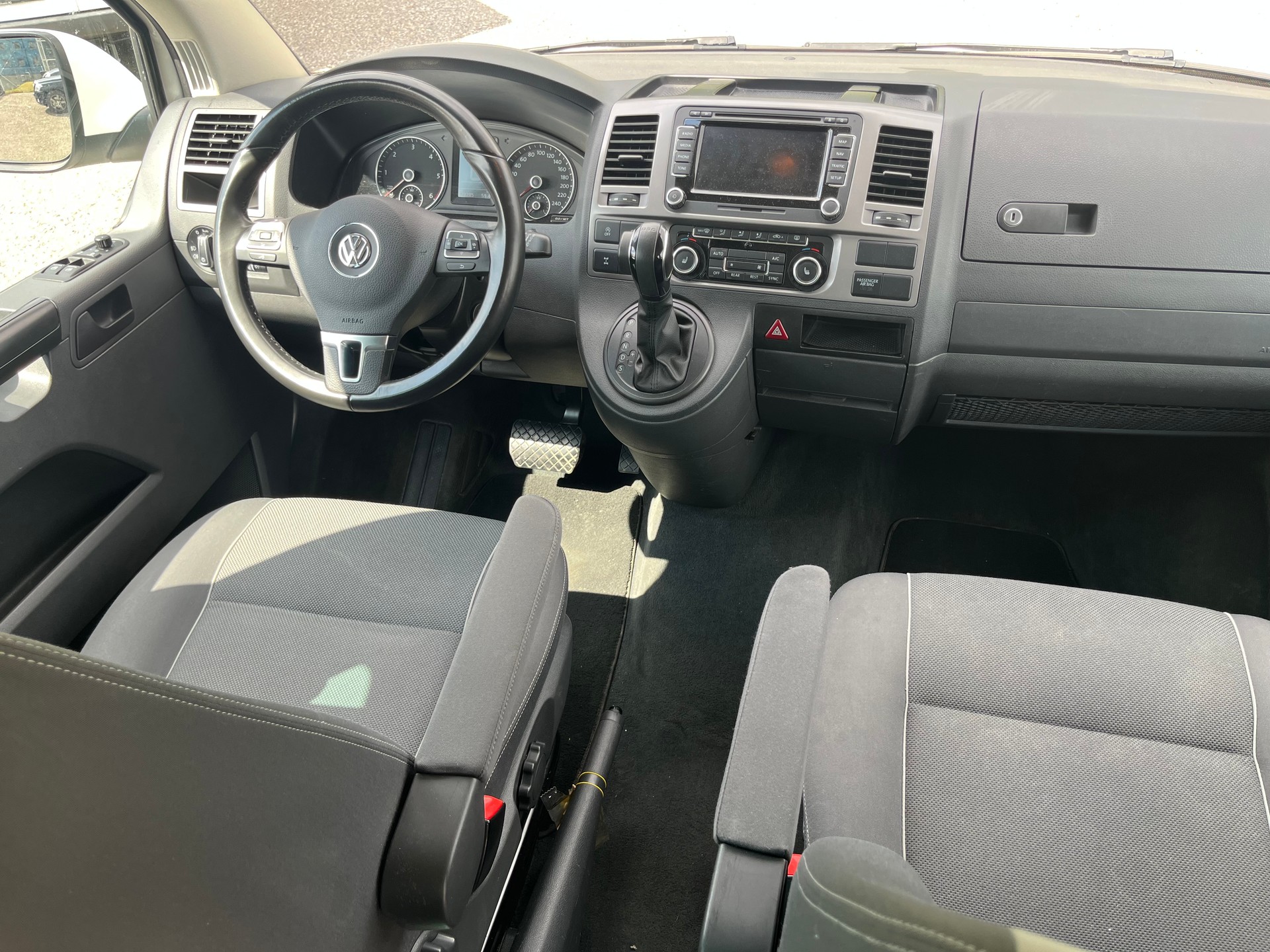 VW T5 California 2.0 Bi-TDI Beach Edition 4Motion DSG-image-8