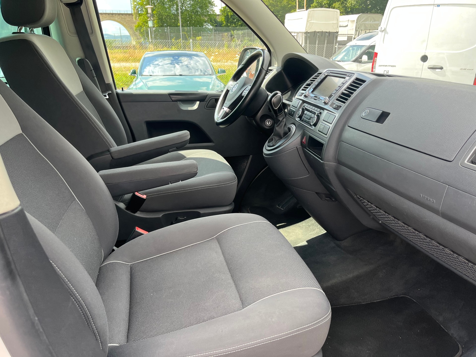 VW T5 California 2.0 Bi-TDI Beach Edition 4Motion DSG-image-12