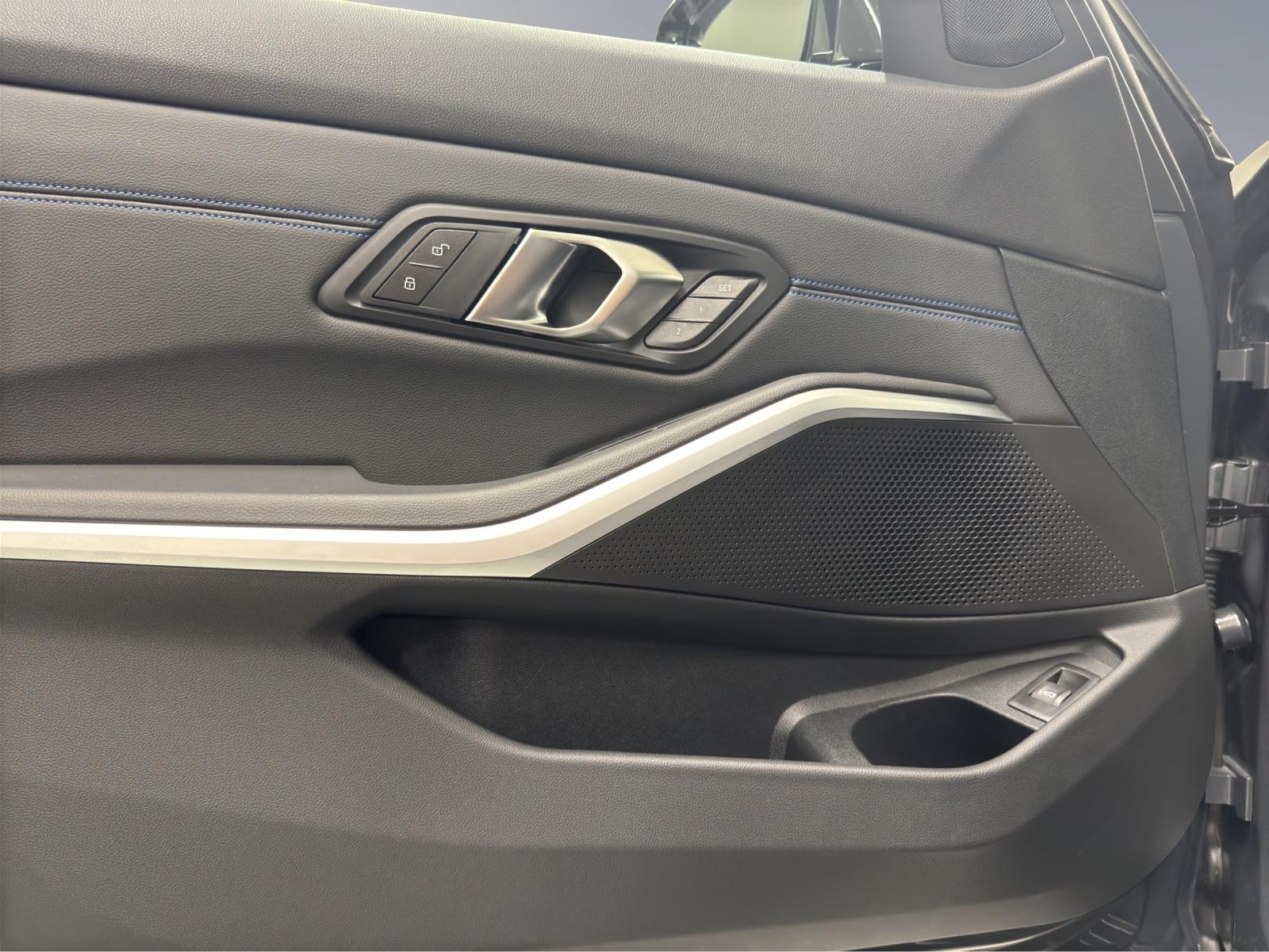 BMW 330d xDrive Touring MSport-image-12