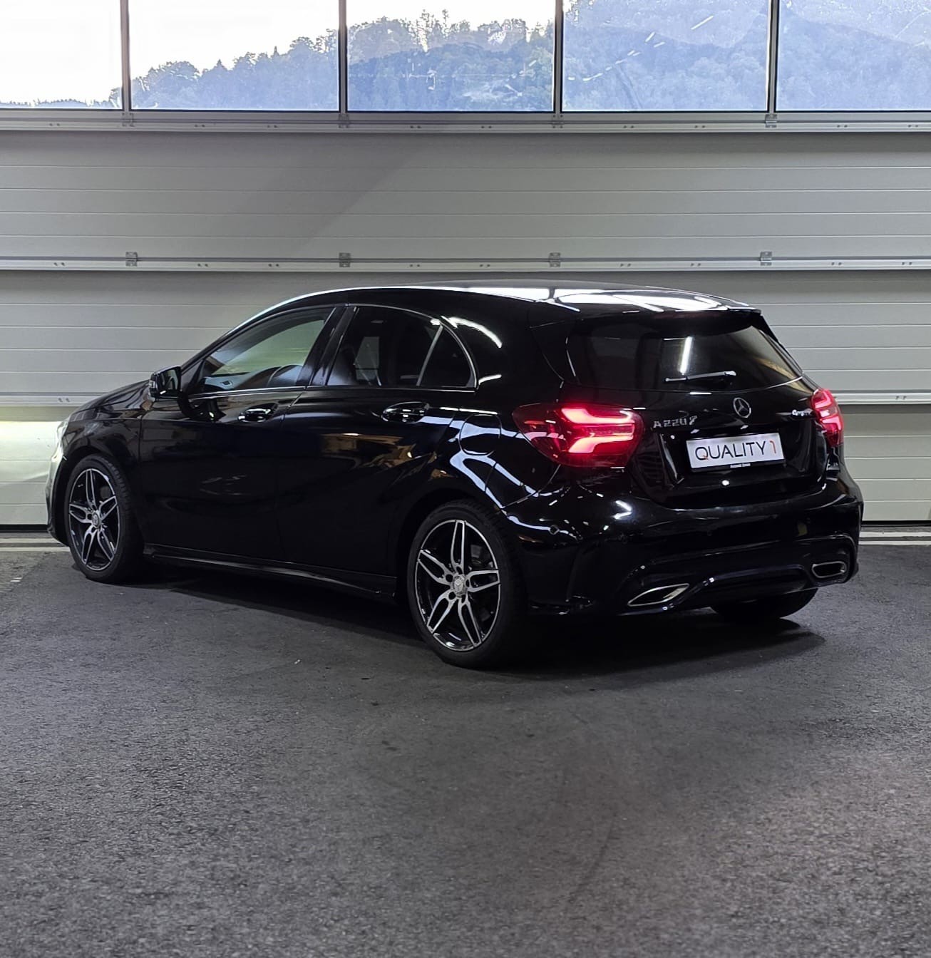 MERCEDES-BENZ A 220 AMG Line 4Matic 7G-DCT *CH-Fahrzeug* **Frisch ab MFK**-image-2