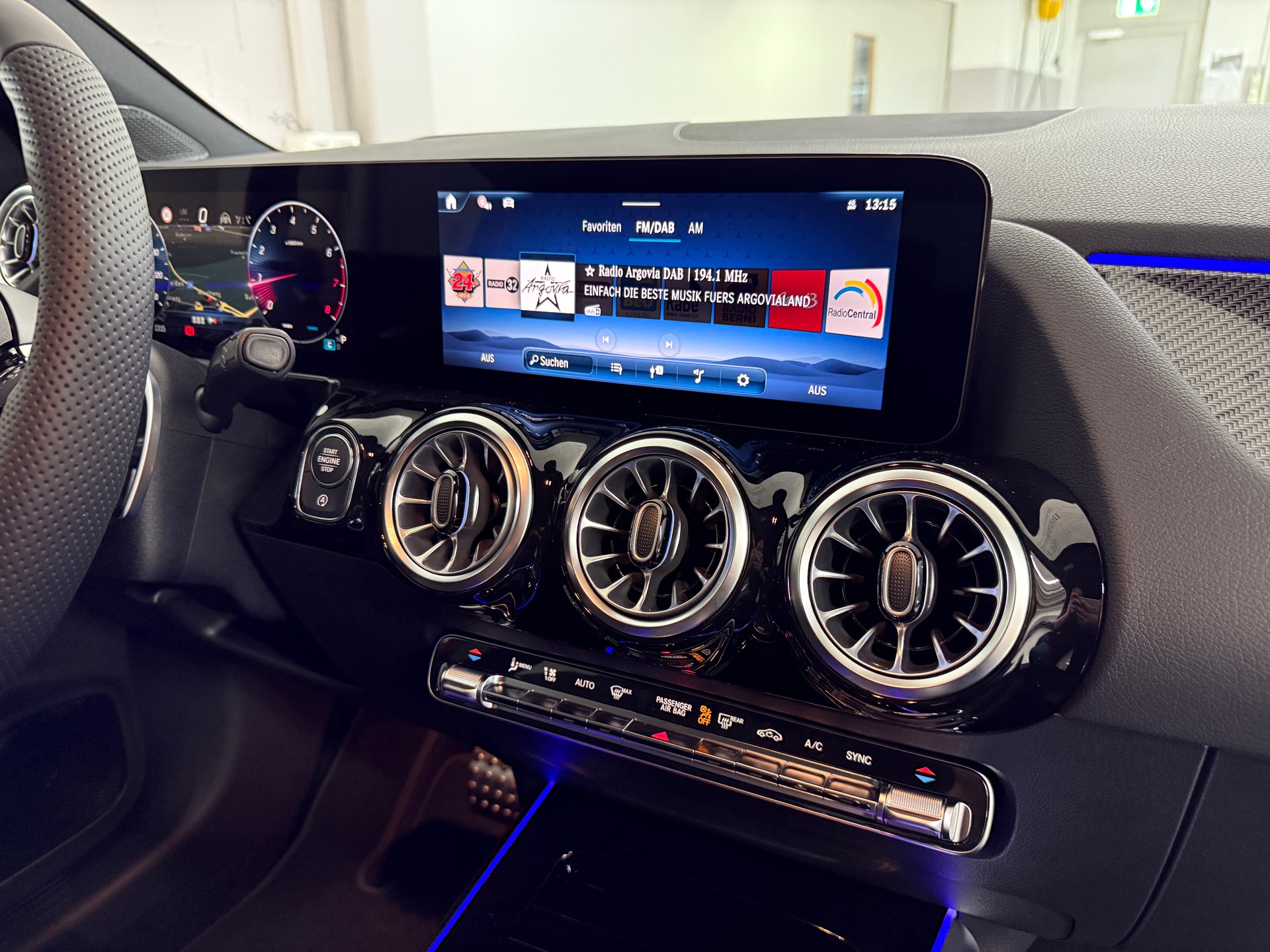 MERCEDES-BENZ GLA 200 Night Star-image-12