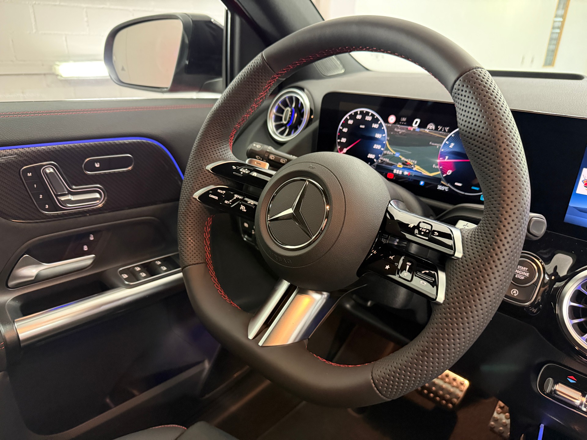 MERCEDES-BENZ GLA 200 Night Star-image-14